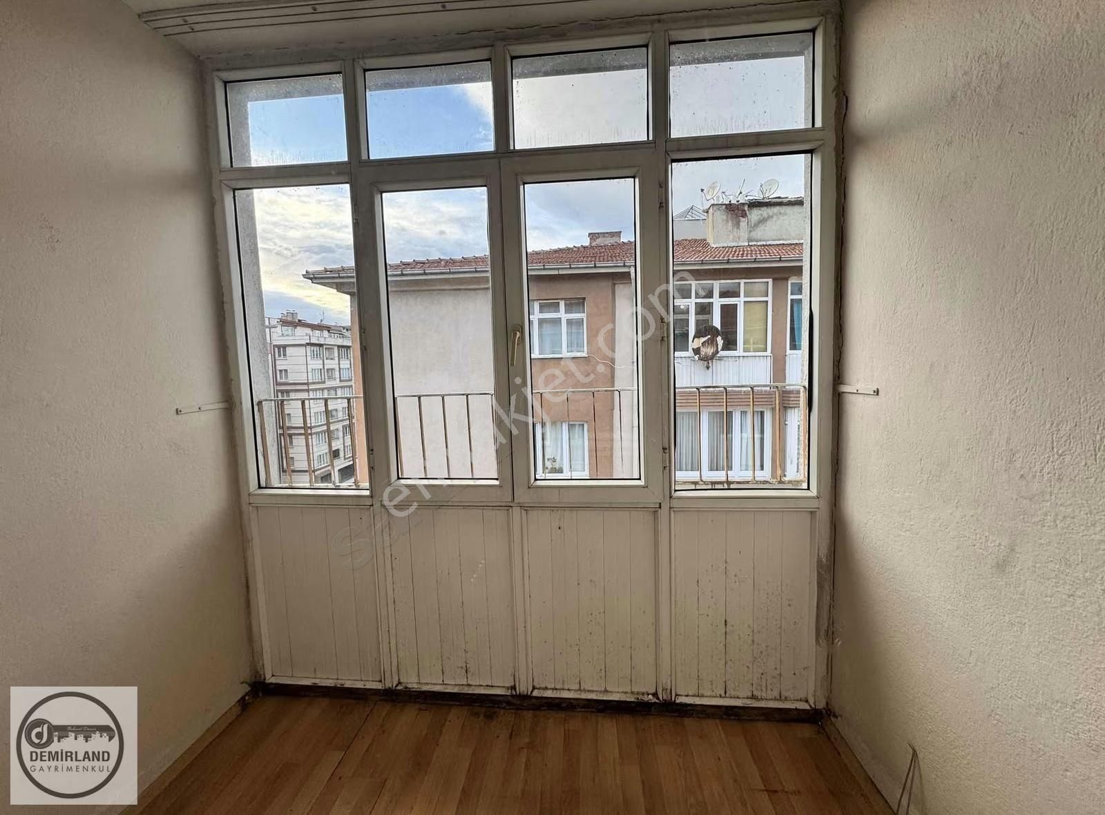 Demirland'dan Kiralık Menderes Caddesi'nde Geniş 2+1 Daire - Görsel 4