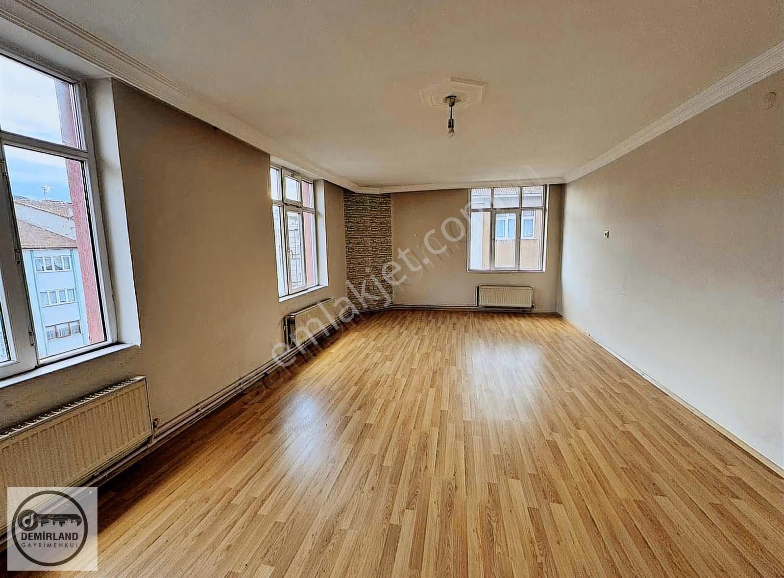 Demirland'dan Kiralık Menderes Caddesi'nde Geniş 2+1 Daire - Görsel 13