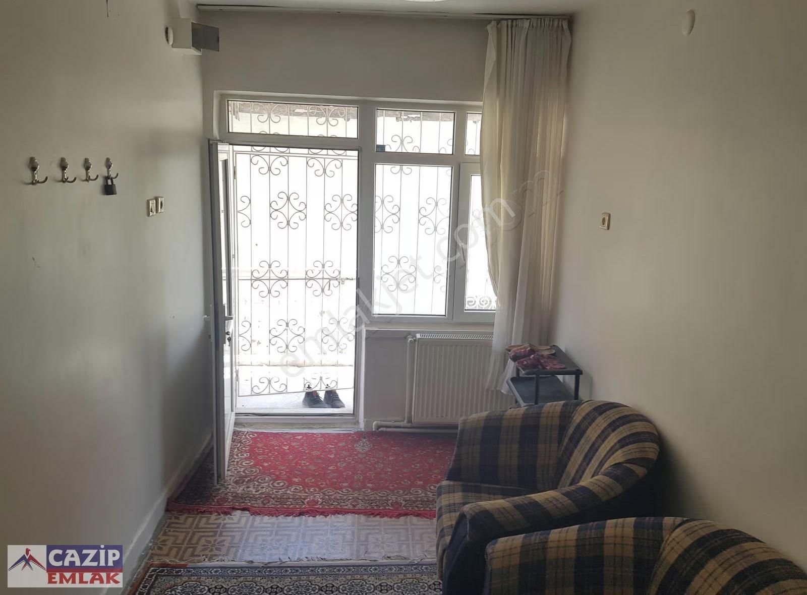 Cazip'ten Adese Avm Yanı Eşyalı Kiralık Kombili 2+1 Müstakil Ev