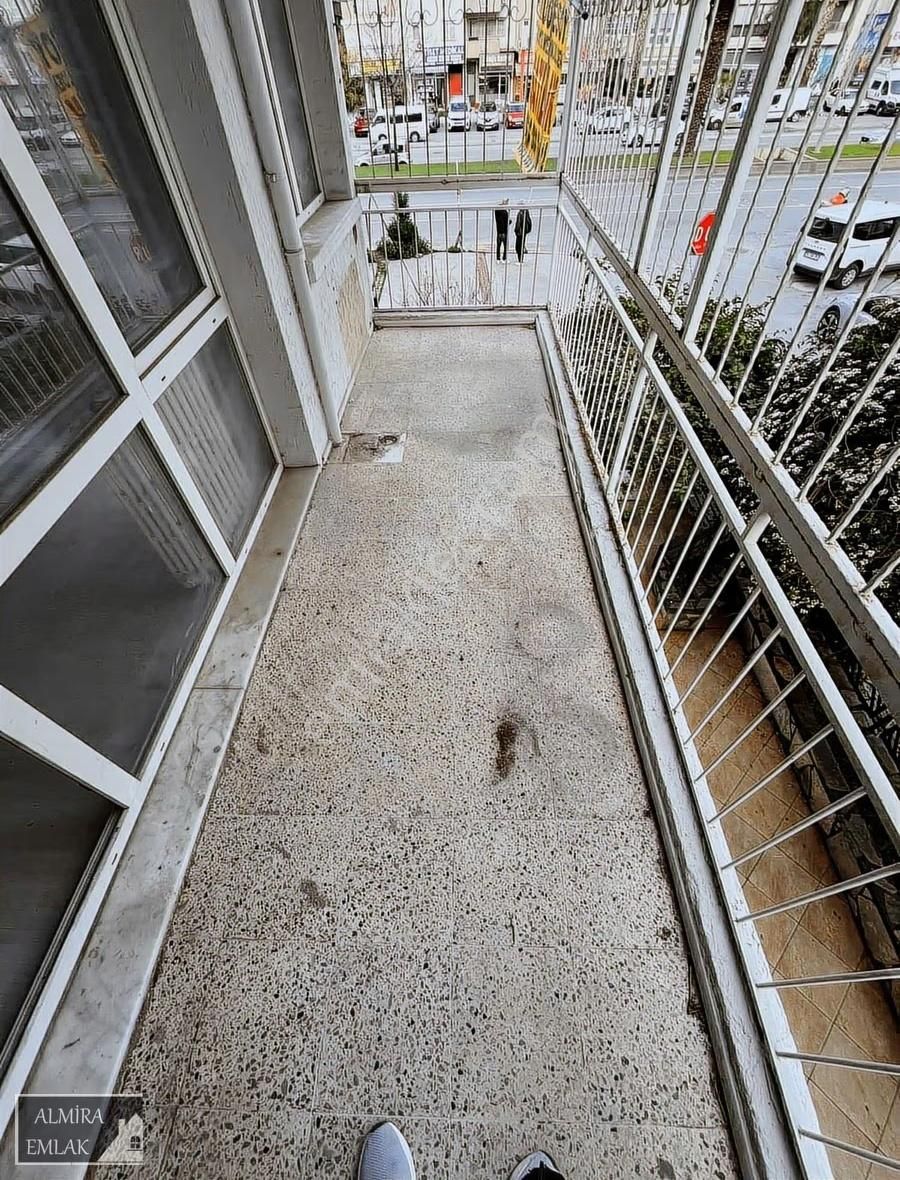 Üçyol Meydan Metro Yakını Cadde Binasında 3+1 Köşe Dairea - Görsel 14