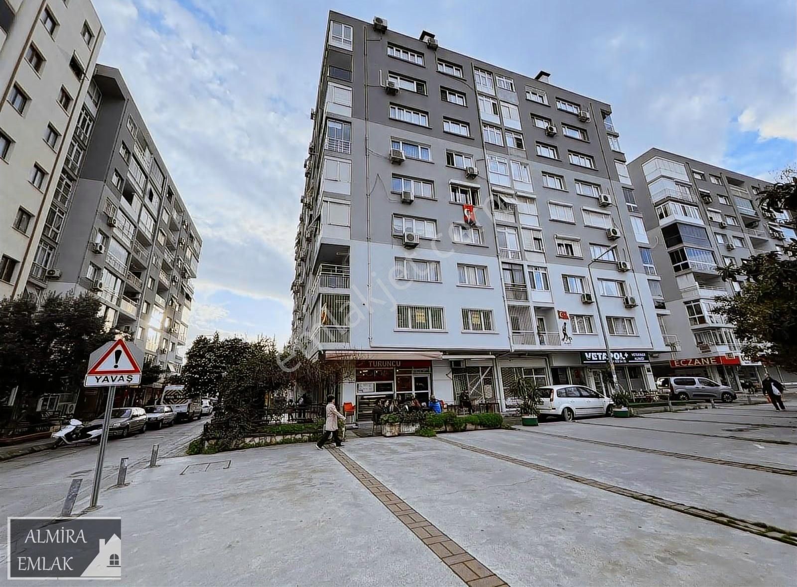 Üçyol Meydan Metro Yakını Cadde Binasında 3+1 Köşe Dairea - Görsel 23