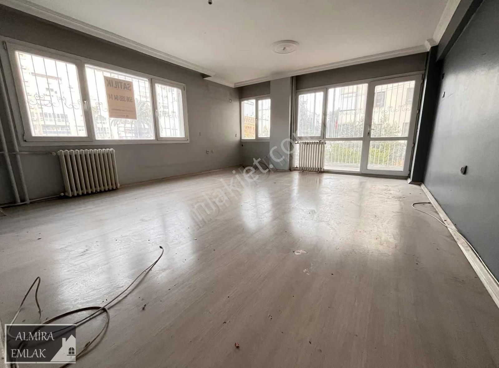 Üçyol Meydan Metro Yakını Cadde Binasında 3+1 Köşe Dairea - Görsel 22