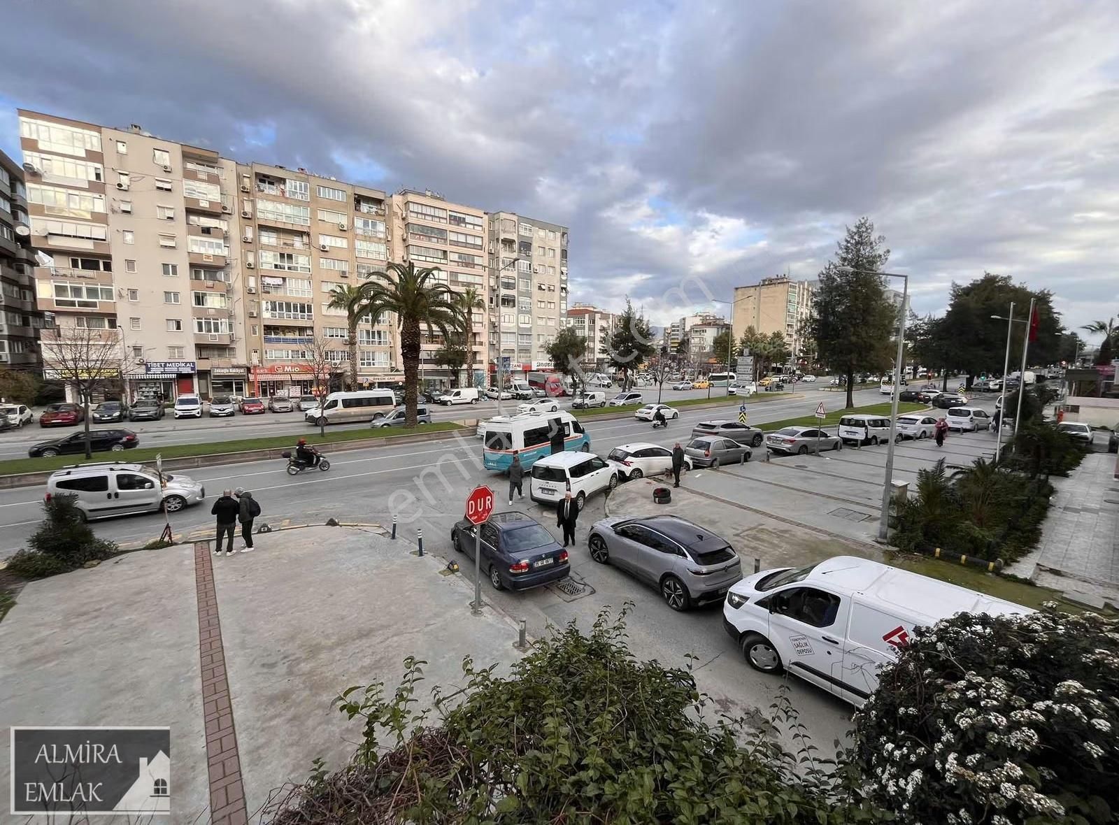 Üçyol Meydan Metro Yakını Cadde Binasında 3+1 Köşe Dairea - Görsel 25