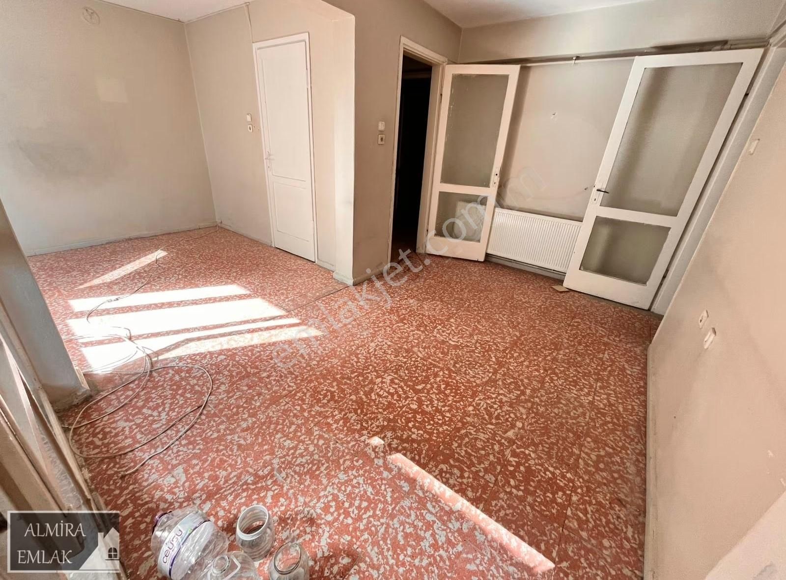 Necatibey Okulu Karşısı Acil Satılık 2+1 100m2 Ara Kat Daire