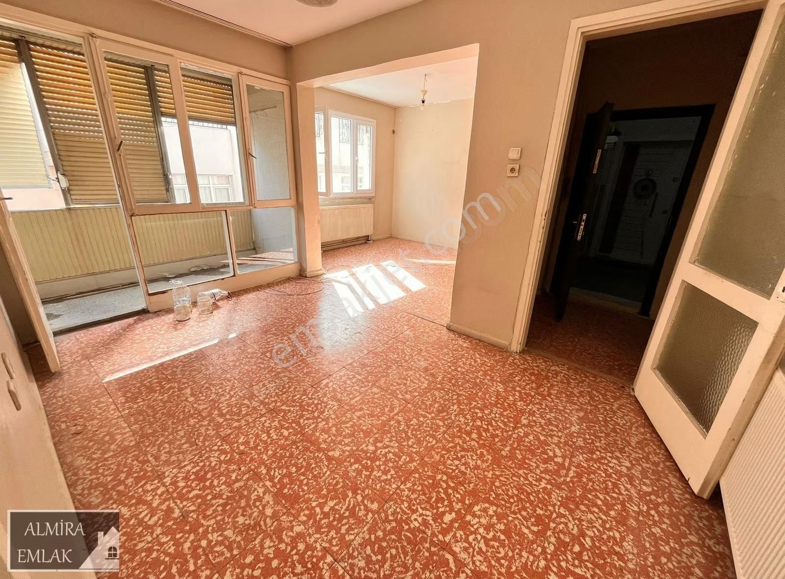 Necatibey Okulu Karşısı Acil Satılık 2+1 100m2 Ara Kat Daire - Görsel 2