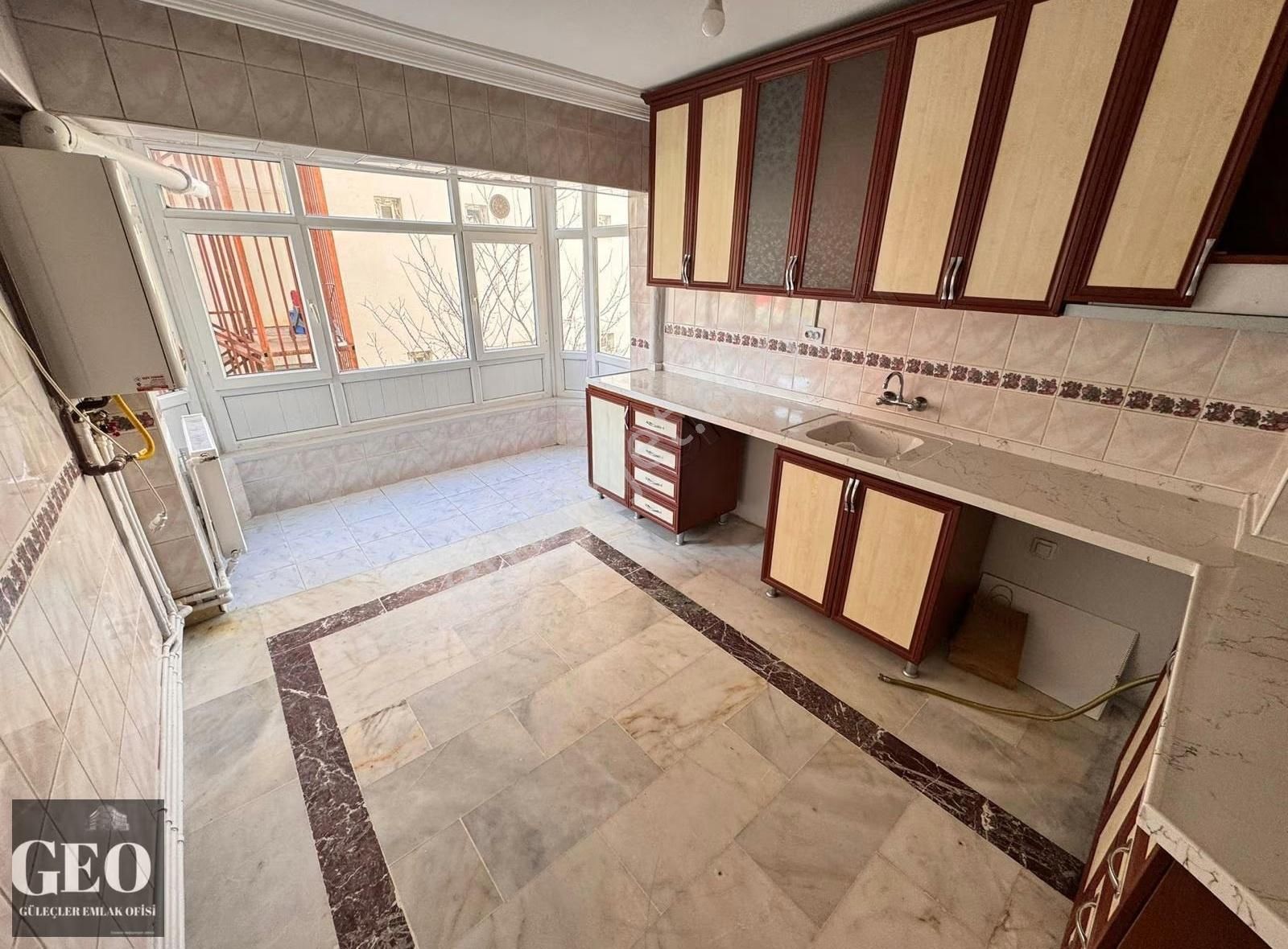 Karapürçek Mh Hayme Hatun İlköğretim Okulu Yakını Cadde Üstü