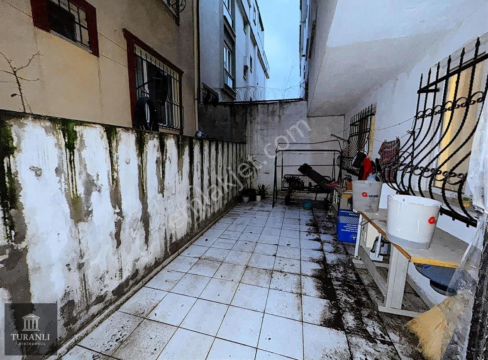 Turanlı'dan Tevfikbey'de Cadde Üzeri Merkezi Konumda Bahçeli 1+1 - Görsel 7
