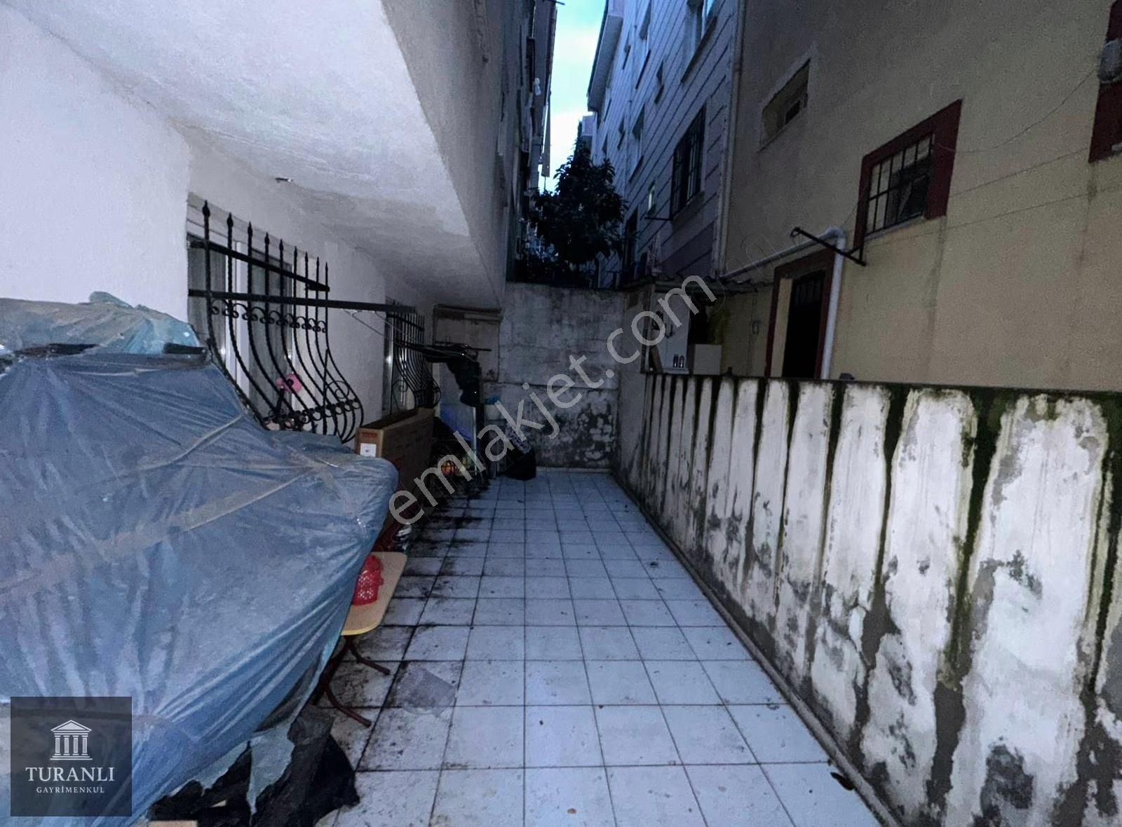 Turanlı'dan Tevfikbey'de Cadde Üzeri Merkezi Konumda Bahçeli 1+1 - Görsel 2