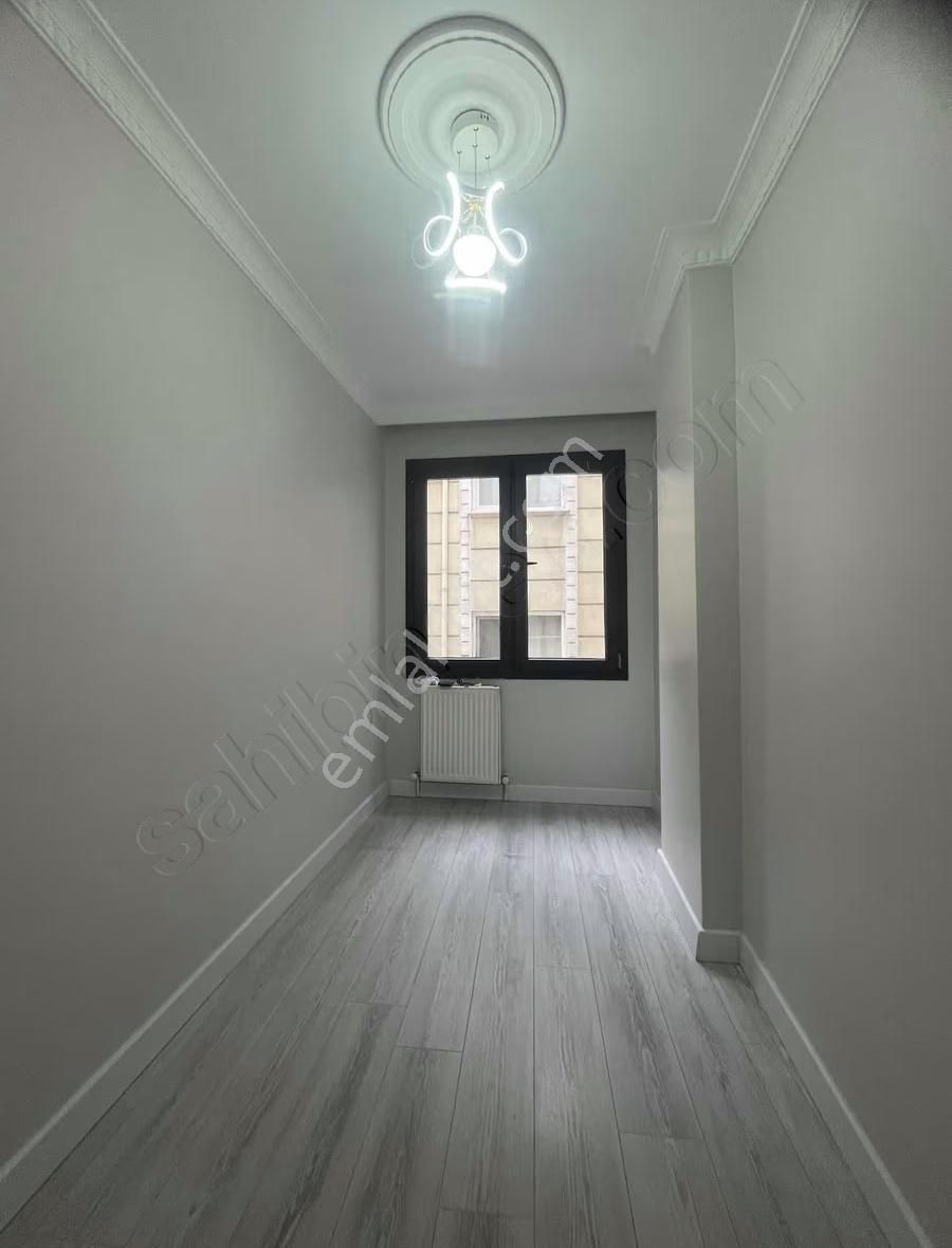 Cuma Pazarında 2+1 Kat 1 Asansör Ü Bina Da - Görsel 33