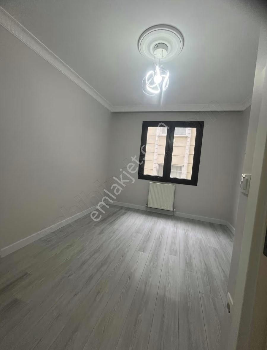 Cuma Pazarında 2+1 Kat 1 Asansör Ü Bina Da - Görsel 34