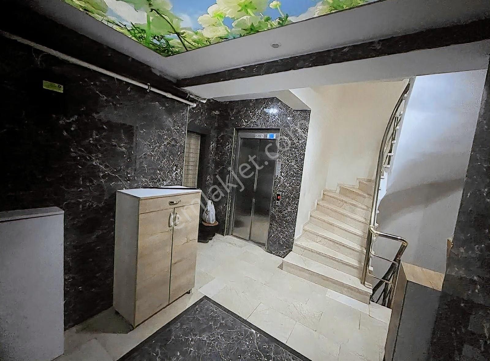 Cuma Pazarında 2+1 Kat 1 Asansör Ü Bina Da - Görsel 9