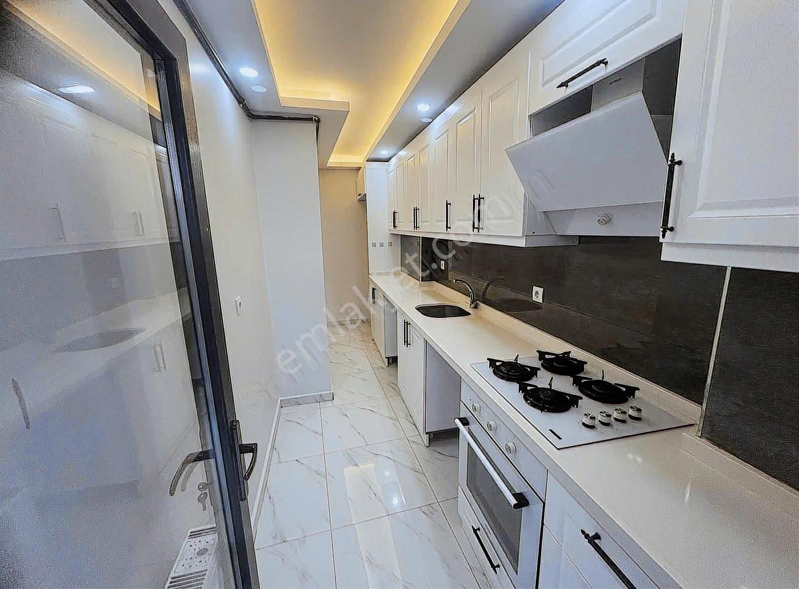 Cuma Pazarında 2+1 Kat 1 Asansör Ü Bina Da - Görsel 24