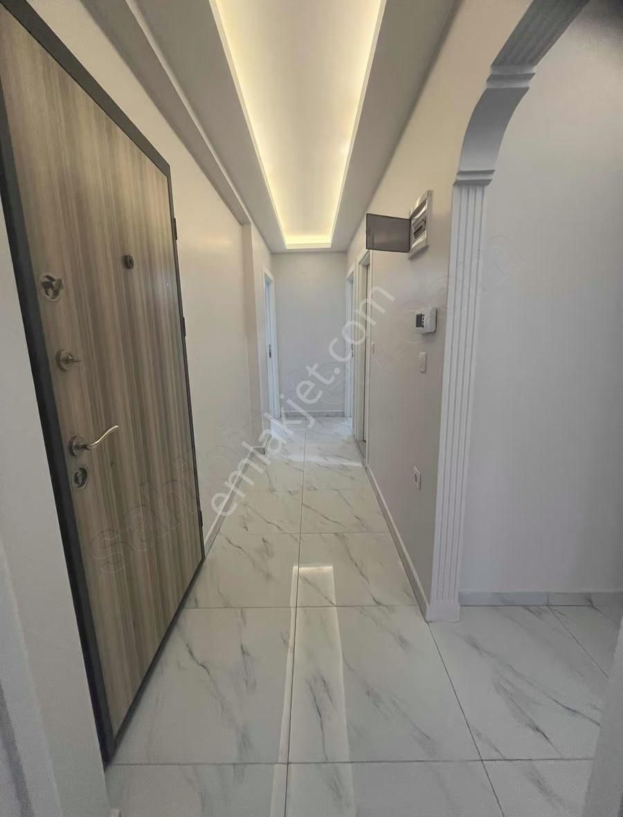 Cuma Pazarında 2+1 Kat 1 Asansör Ü Bina Da - Görsel 2