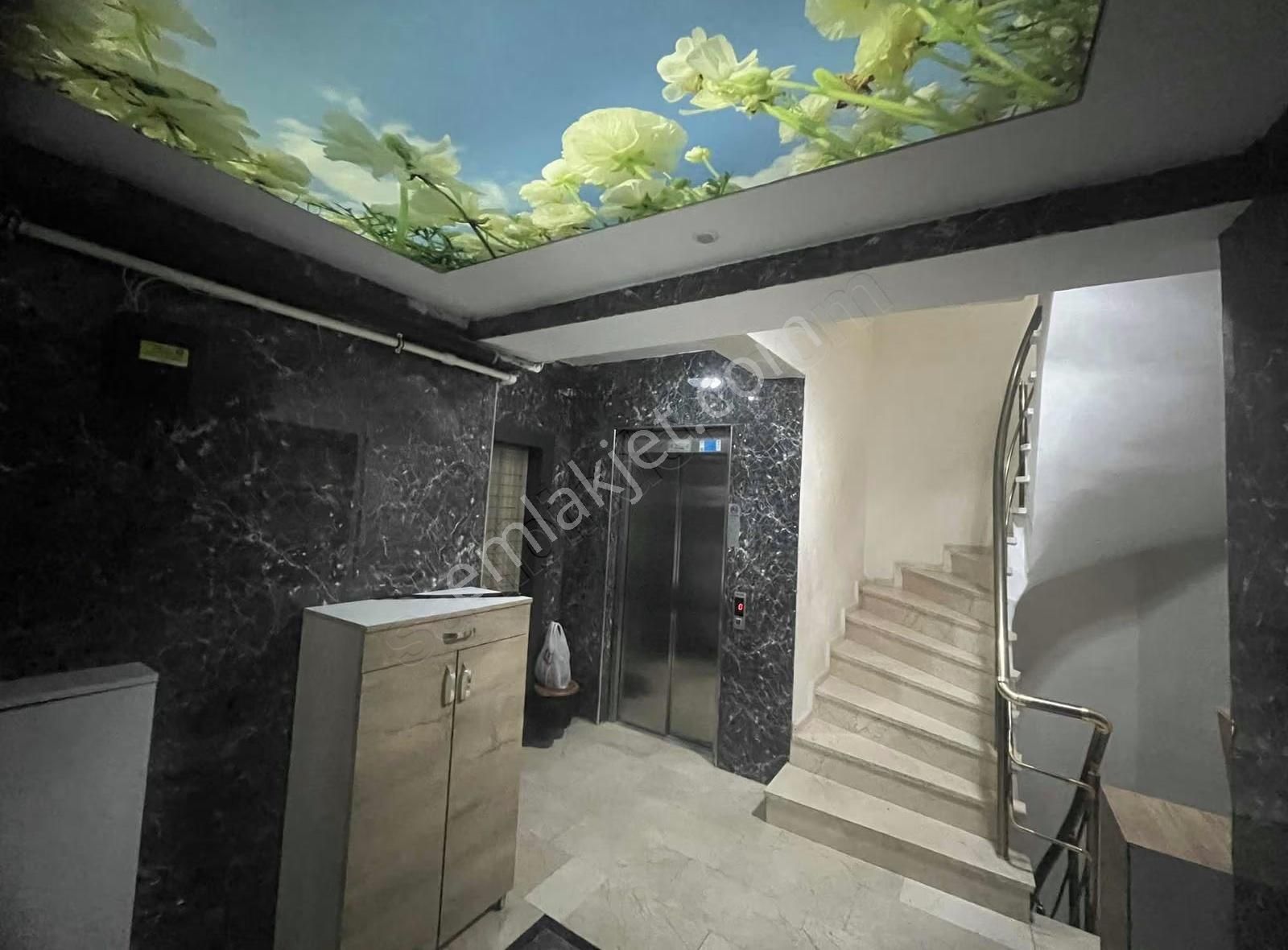 Cuma Pazarında 2+1 Kat 1 Asansör Ü Bina Da - Görsel 23