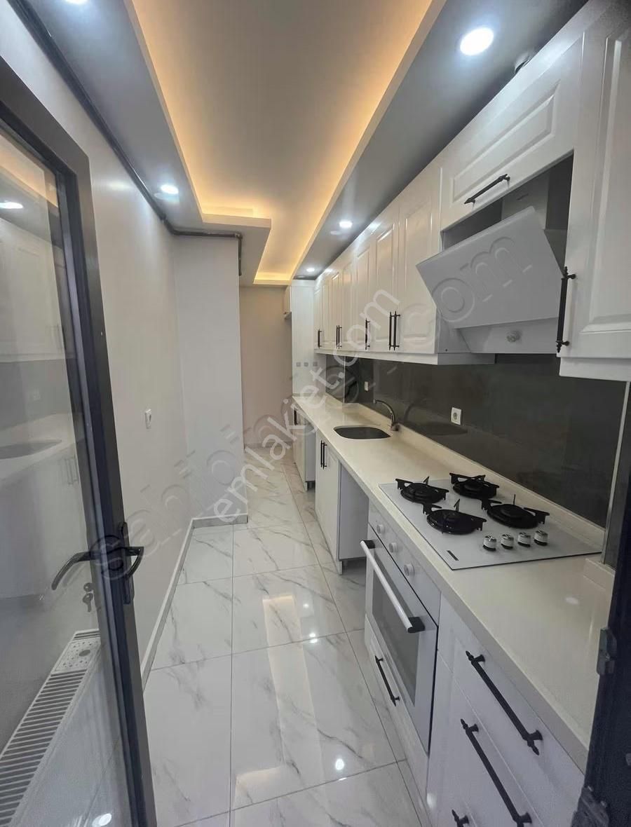 Cuma Pazarında 2+1 Kat 1 Asansör Ü Bina Da