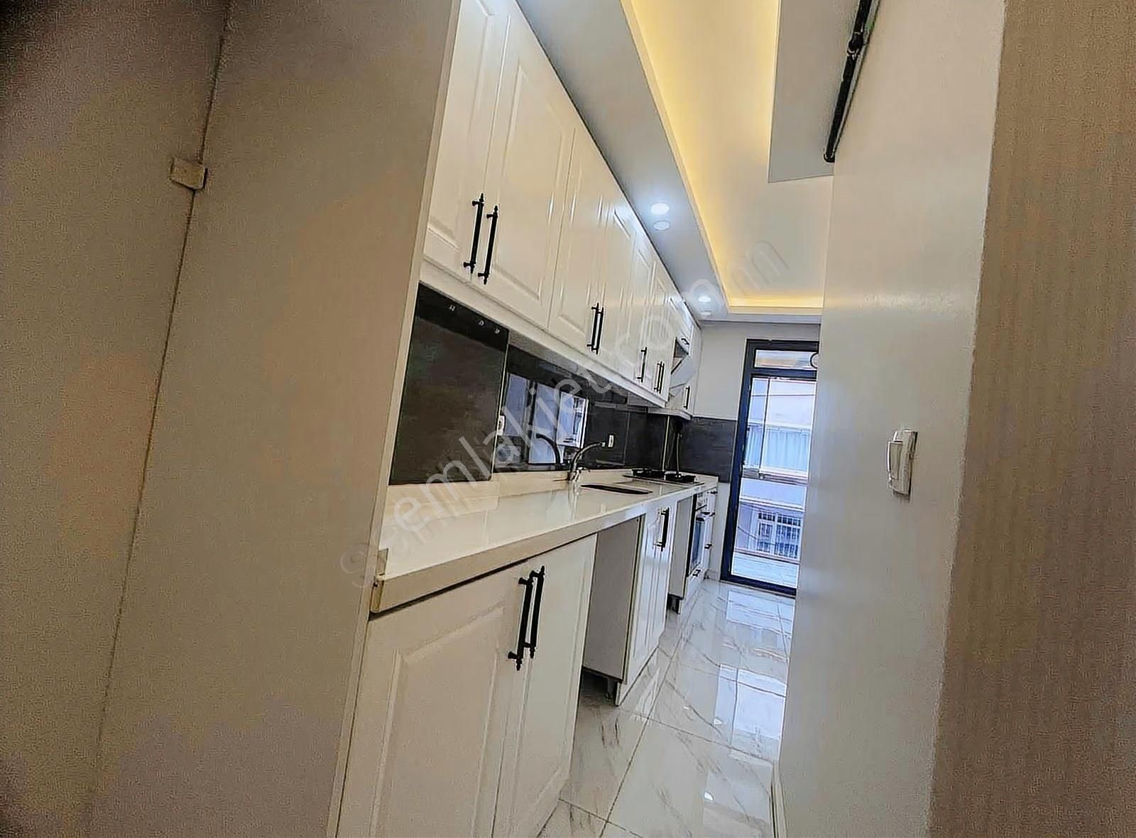 Cuma Pazarında 2+1 Kat 1 Asansör Ü Bina Da - Görsel 14