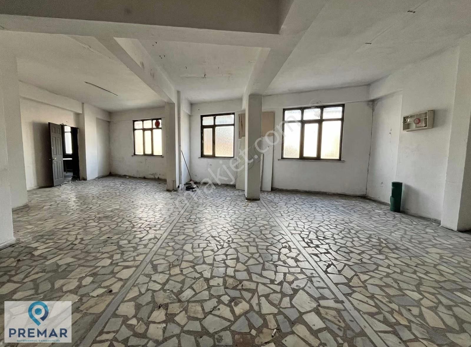 Yenibosna Merkez Mithatpaşa Caddesi Üzerinde Kiralık 400 M2 - Görsel 13