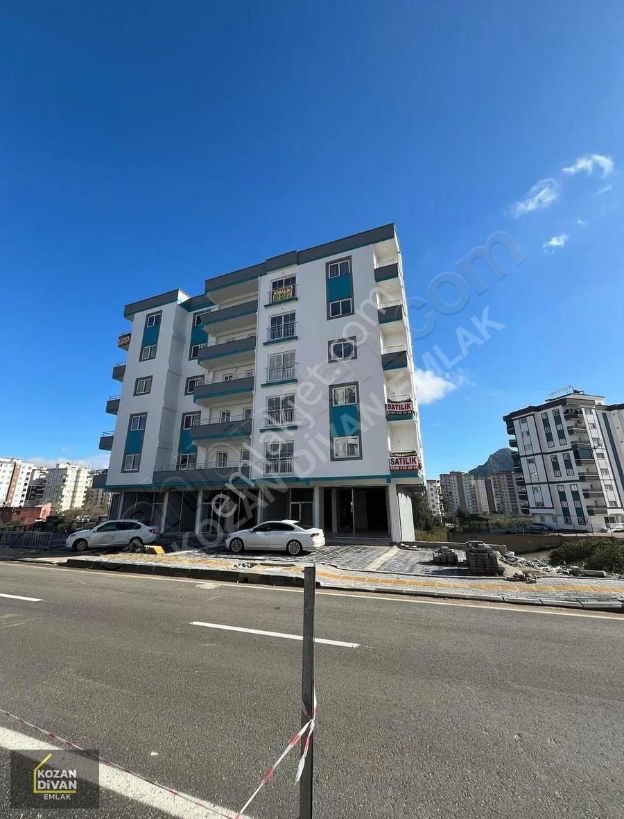 Kozan Divan Emlak'tan Üniversite Kavşağında Kiralık 3+1