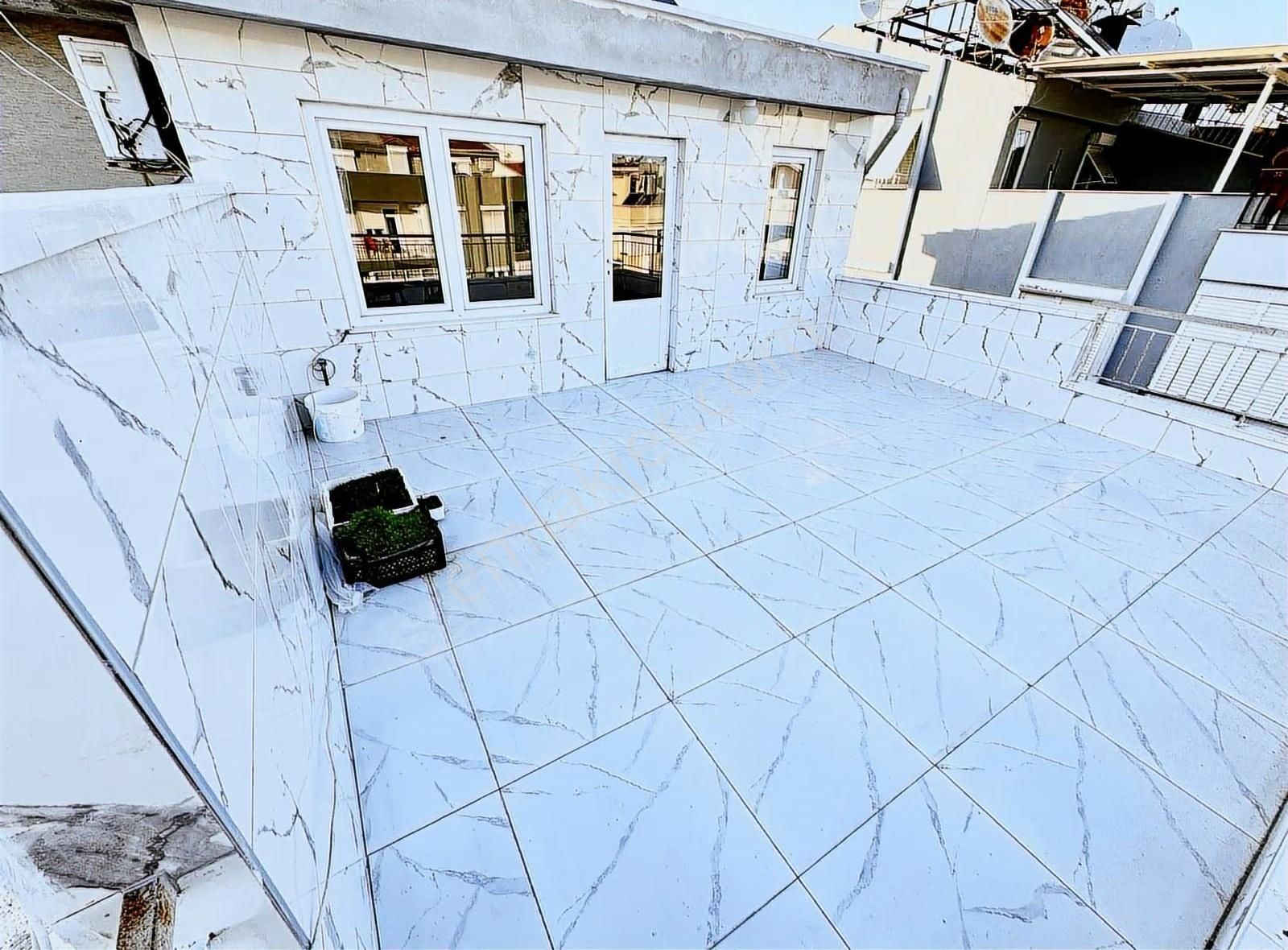 Geniş Boş 1+1 Teraslı Daire - Görsel 2