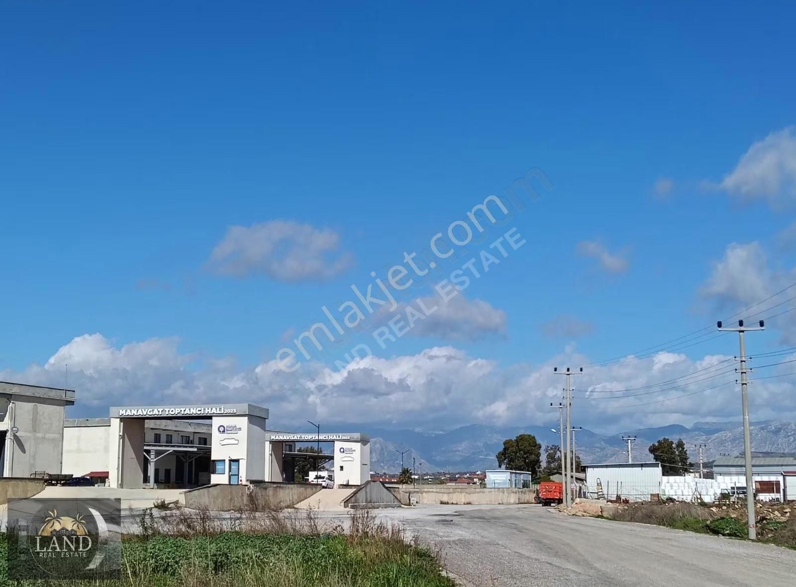 Ulualan'da Asfalt Cephe Fırsat Tarla