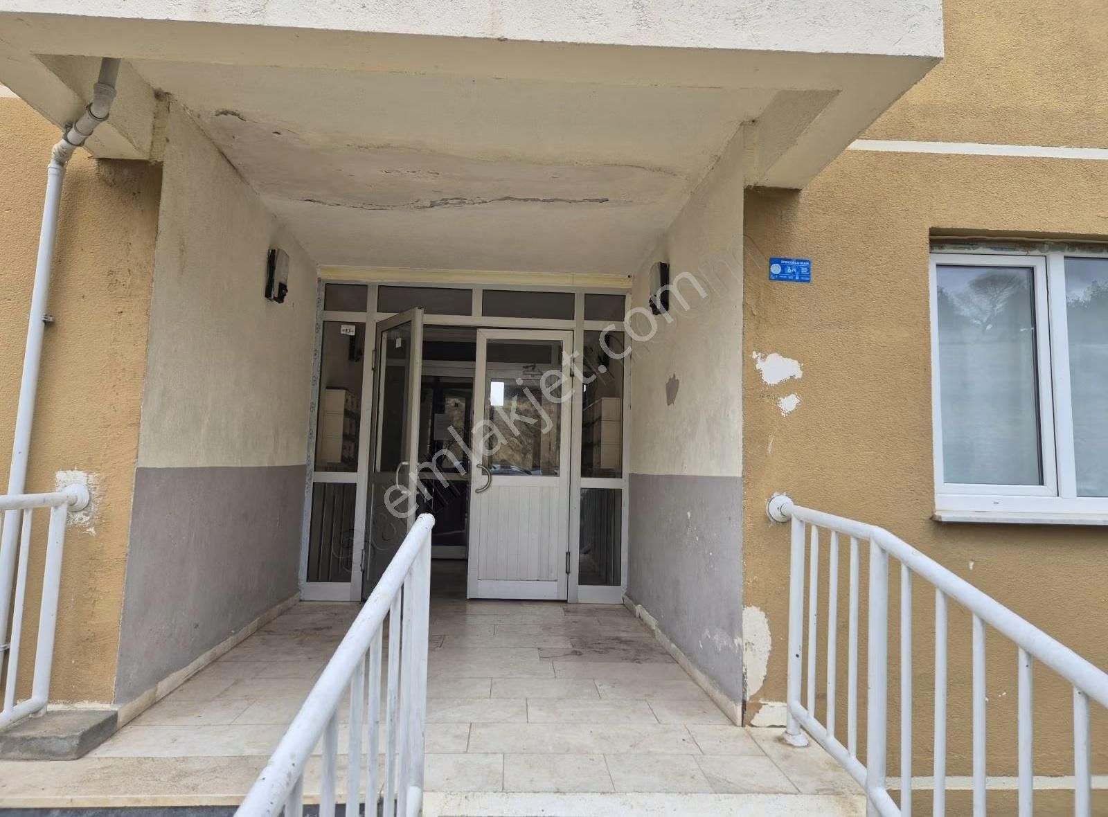İpekyolu Yapı Emlak'tan Eşyalı Kiralık - Görsel 2