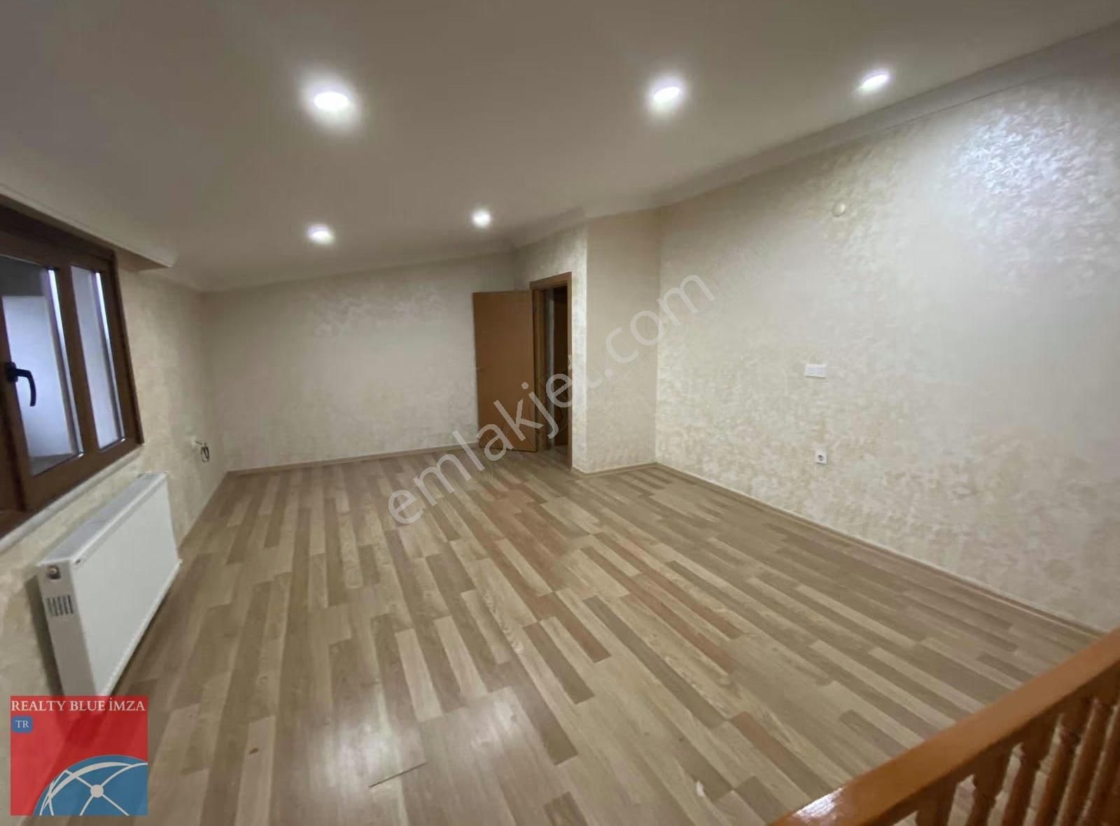 Çekmeköy'de Orman Manzaralı, Açılıp Kapanır Teraslı Dublex Daire - Görsel 3