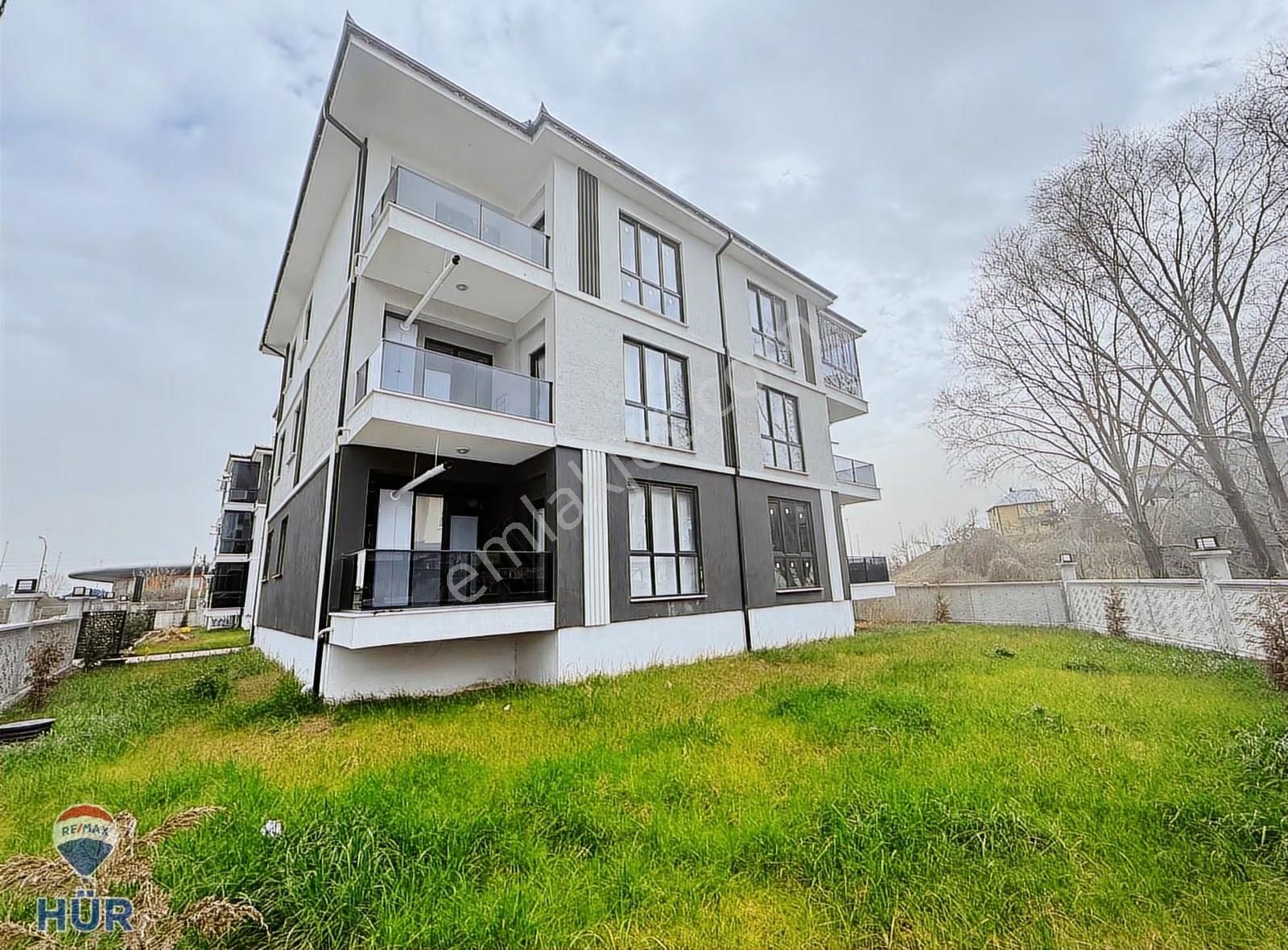 Ömer İnan Remax Hür Neviye Mah. 2+1 100m2 Kiralık Daire