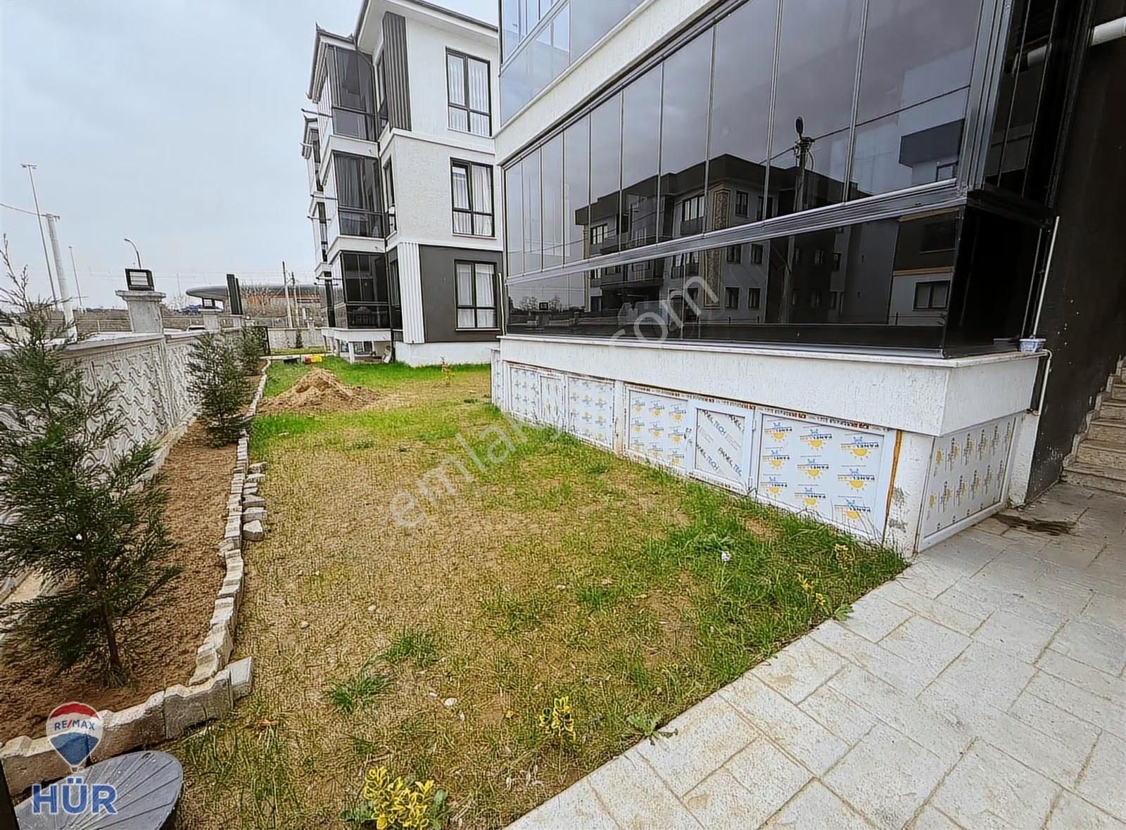 Ömer İnan Remax Hür Neviye Mah. 2+1 100m2 Kiralık Daire - Görsel 6