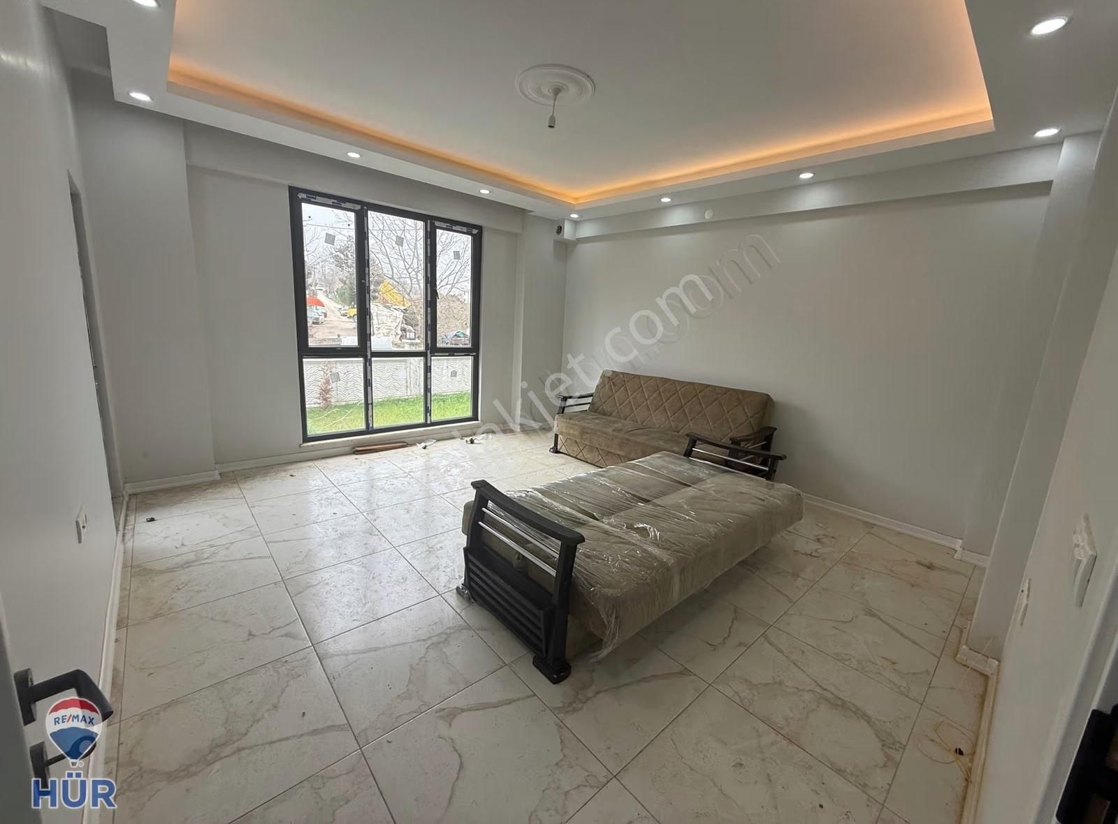 Ömer İnan Remax Hür Neviye Mah. 2+1 100m2 Kiralık Daire - Görsel 10