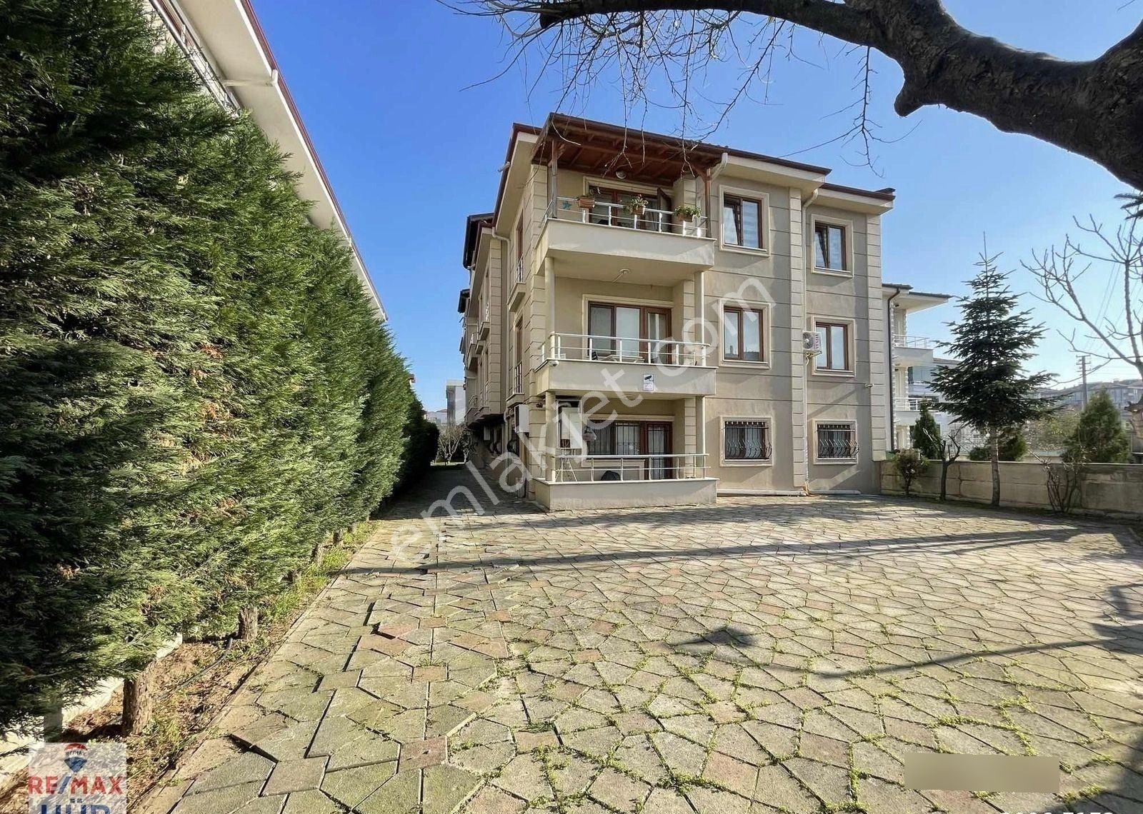 Remax Hür Uğur Çakar'dan İstiklal Mahallesi Eşyalı Kiralık Daire
