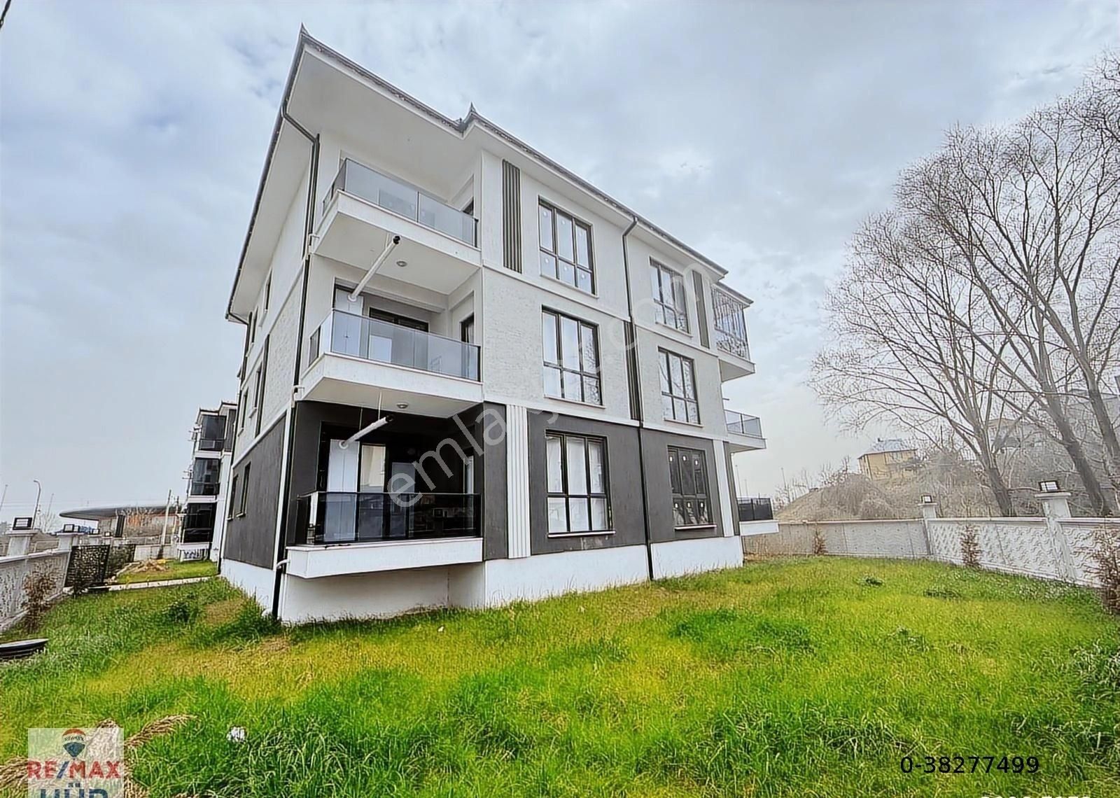 Ömer İnan Remax Hür Neviye Mah. 2+1 100m2 Kiralık Daire