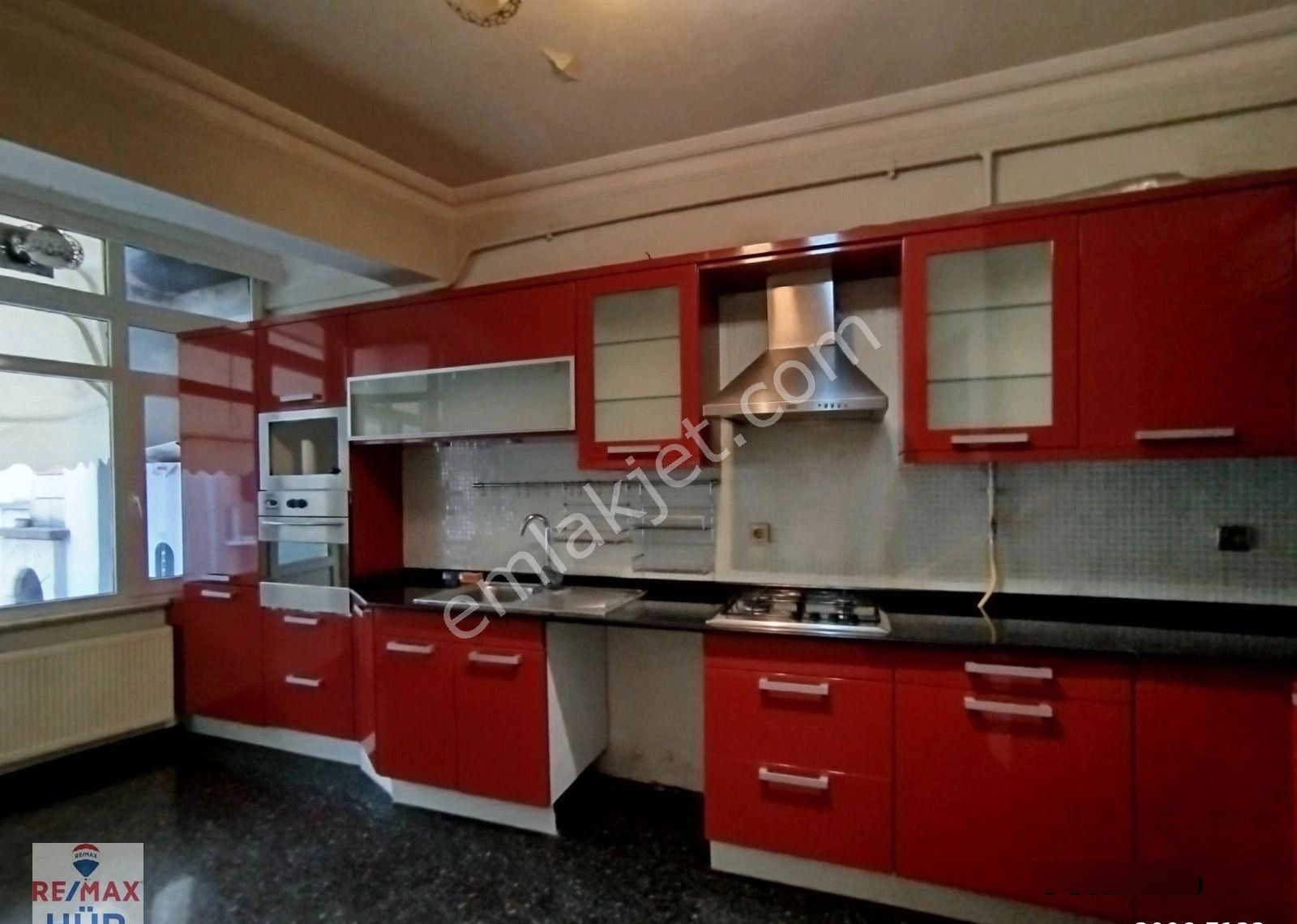 Remax Hür Yeşim Kara'dan Merkezde Teraslı Jakuzili Kiralık Dair