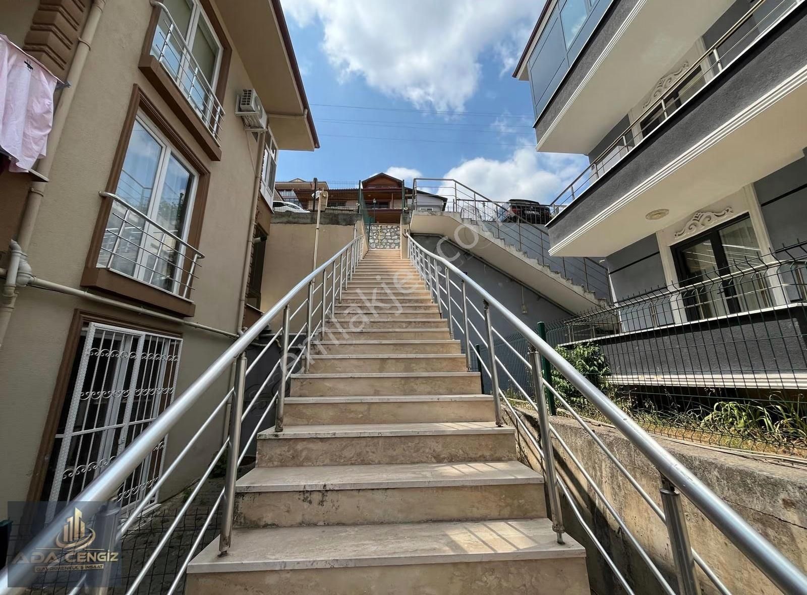 Serdivan İstiklal Mahallesinde 2+1 80 M2 Giriş Kat Daire