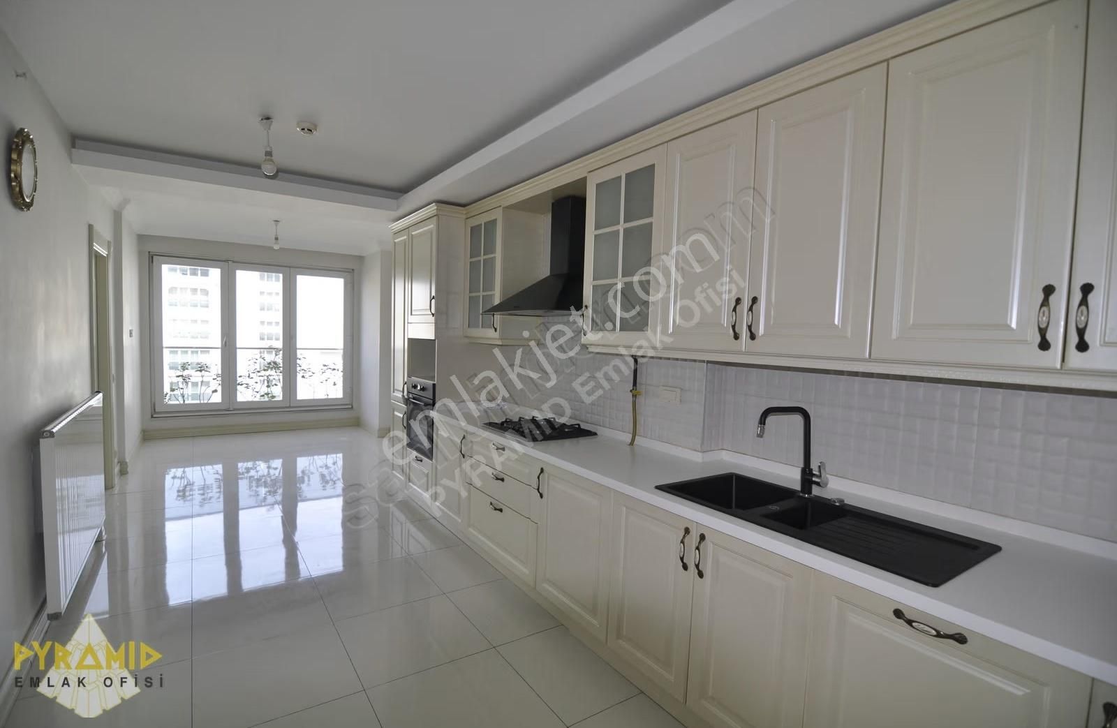 Pyramıd'den Mostar Life Grand Houses (213m2) Lüx 4+1 Boş Daire