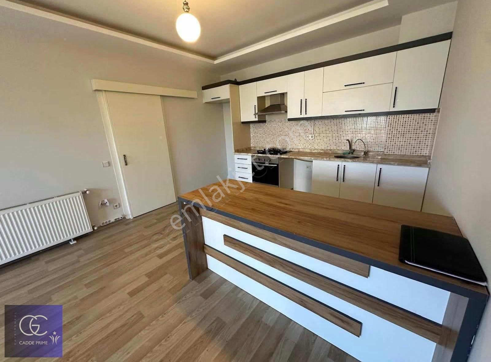 Cadde'den Doğalgazlı Asansörlü Geniş 1+1 Satılık Daire