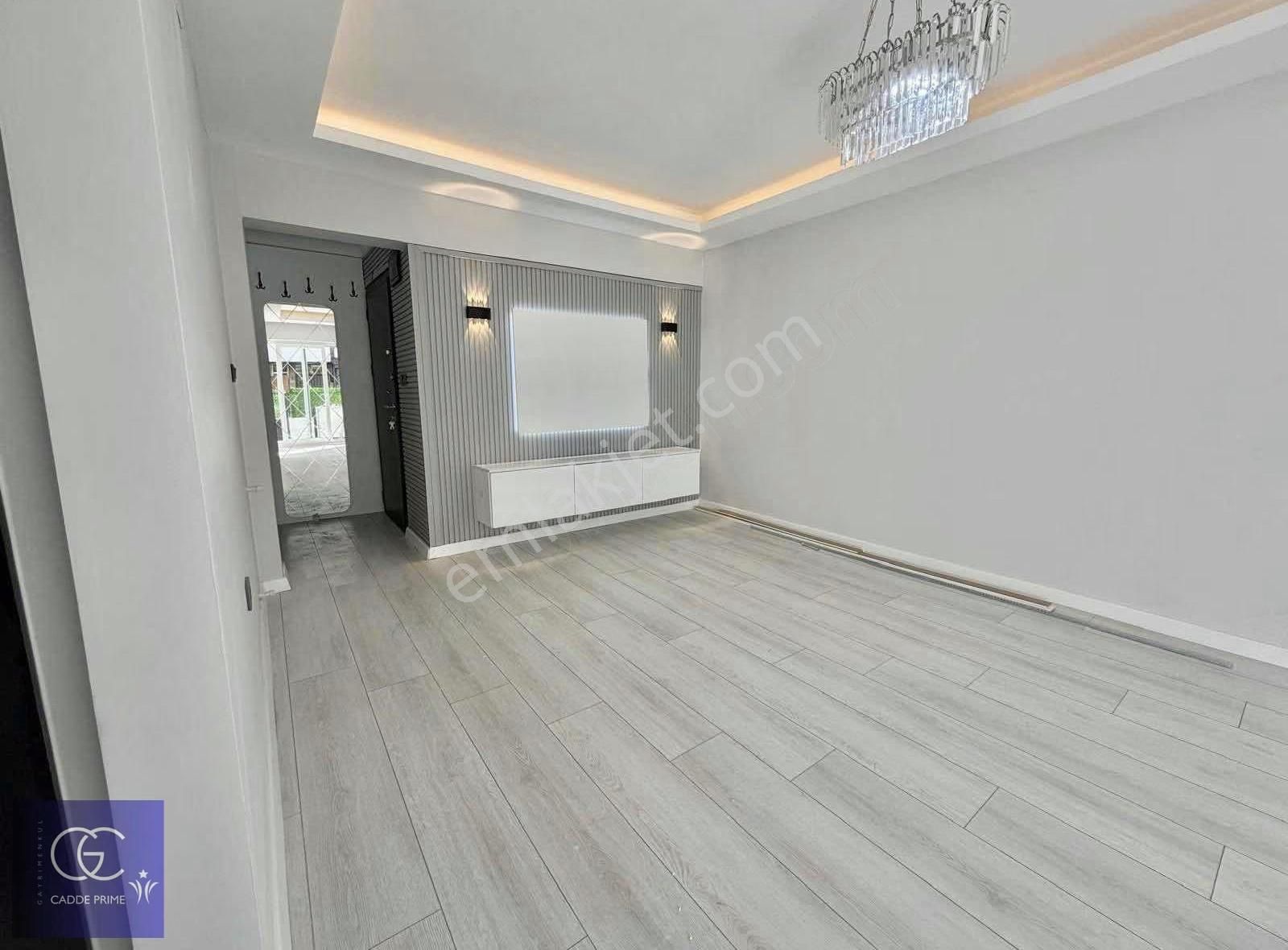 Cadde'den Sahile Adım Mesafesinde Bahçeli 2+1 Satılık Daire - Görsel 15