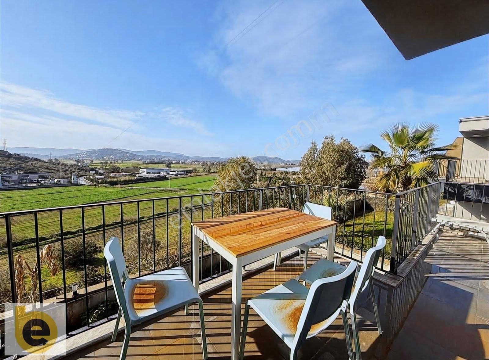 Dörttepe'de Doğa&göl Manzaralı 2+1 Satılık Eşyalı Üst Kat Daire