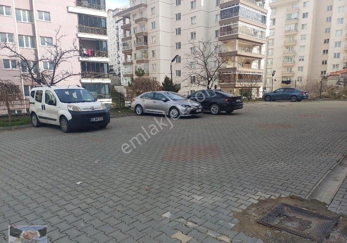 Kalekışladan Çokkatlıda Okula Pazara Marketlere Alışveriş Noktalarına Yakın Satılık 3+1 Daire - Görsel 2