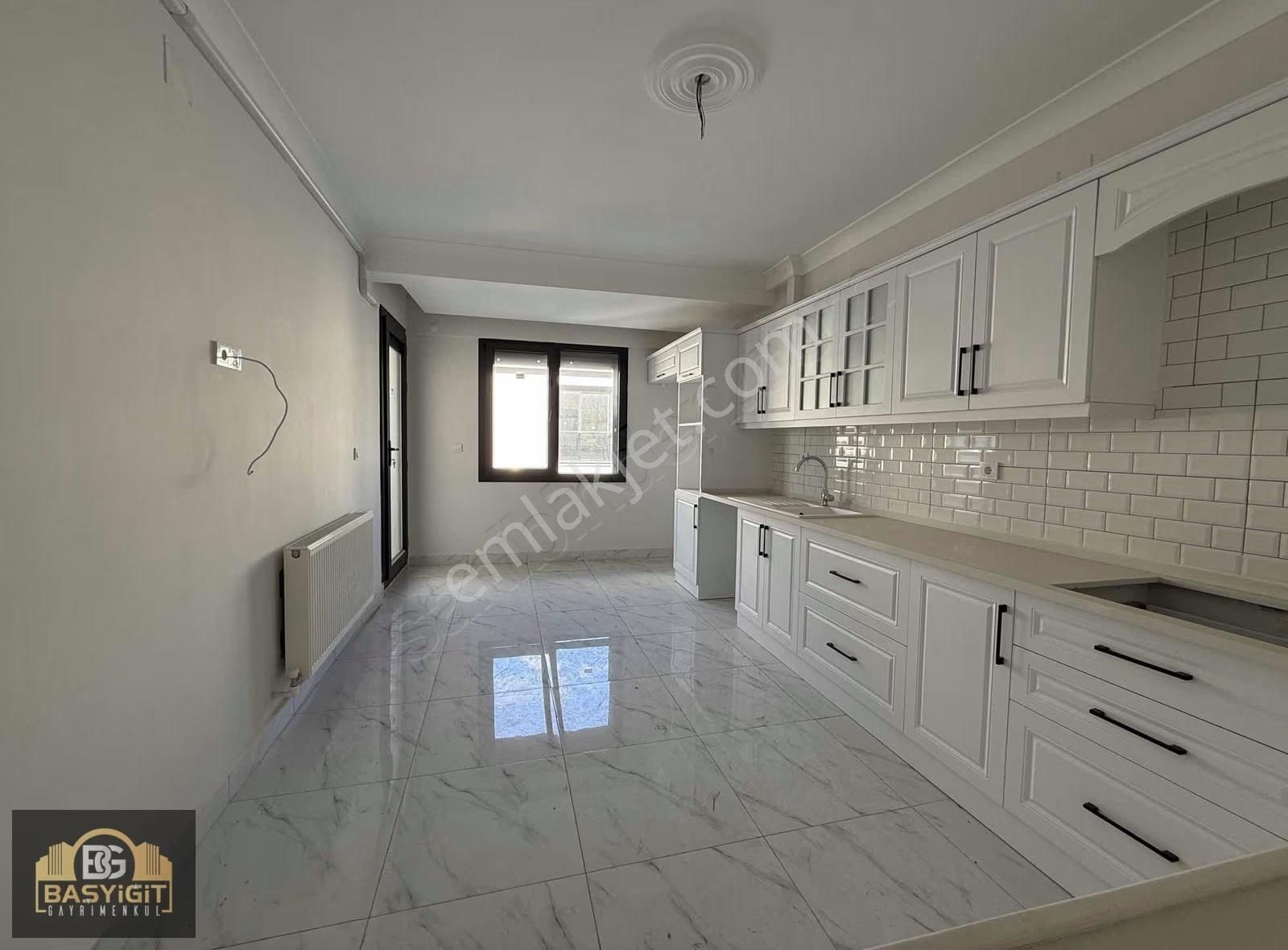 Hürriyet Mah.arakat 3+1,150m2 Çift Balkon,e.banyolu Sıfır Daire