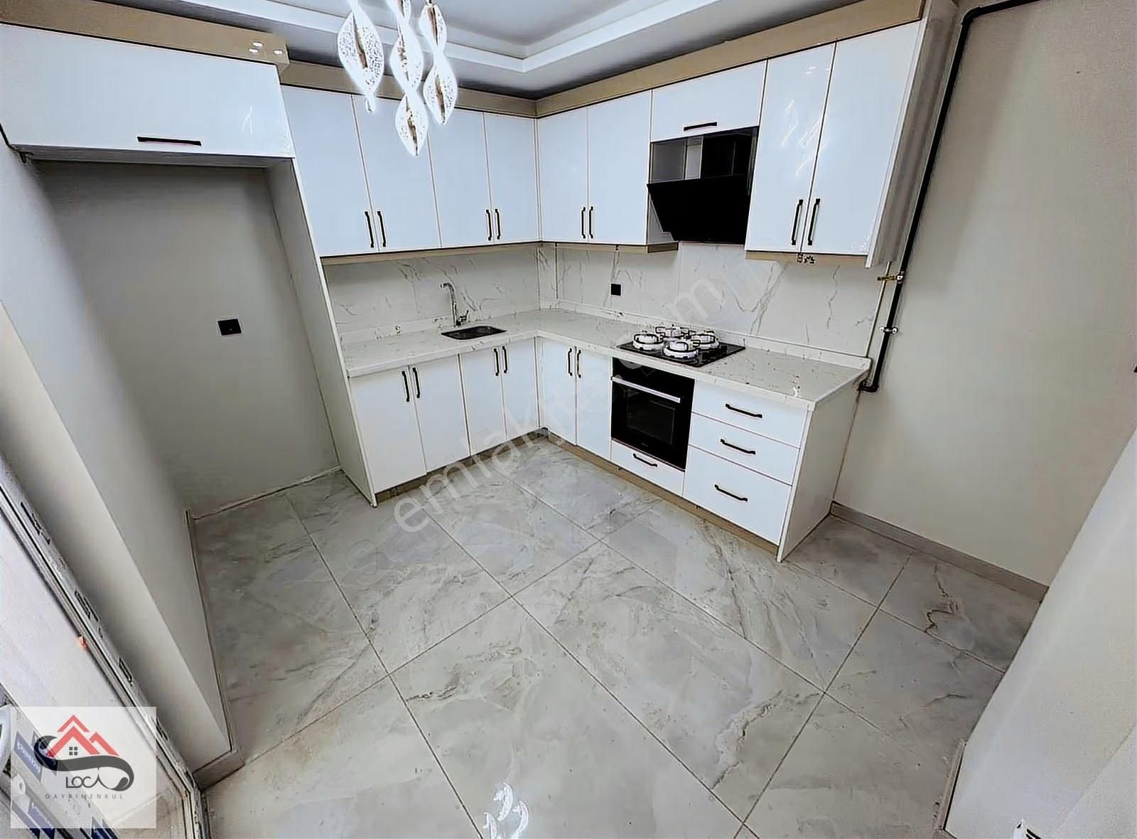 Loca'dan F.çakmak Mahallesin'de Ö.cephe 2+1 Merkezi Konumda