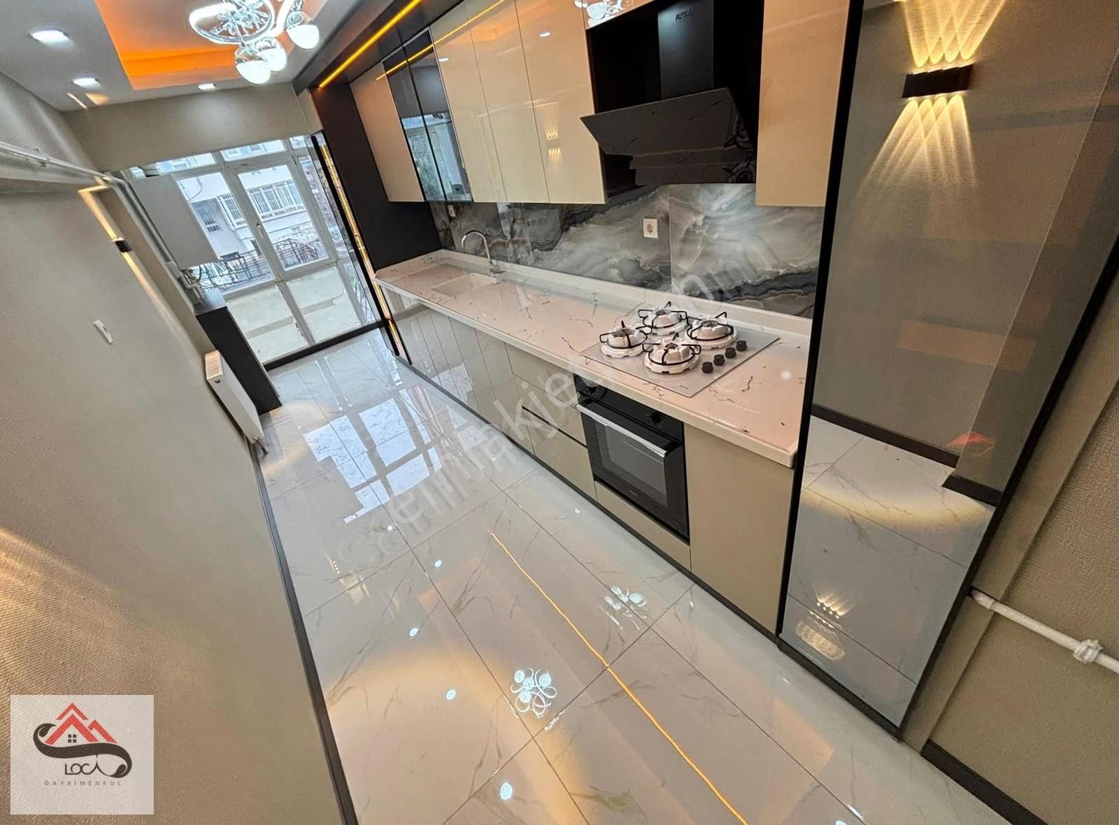 Loca'dan Akşemsettin Mh. Cadde Üzeri 1. Kat Mega Lüks Geniş 3+1!