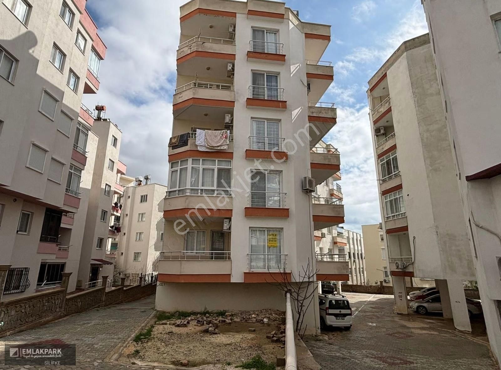 Emlakparkdan Satılık Taşucu Merkezde Geniş Daire