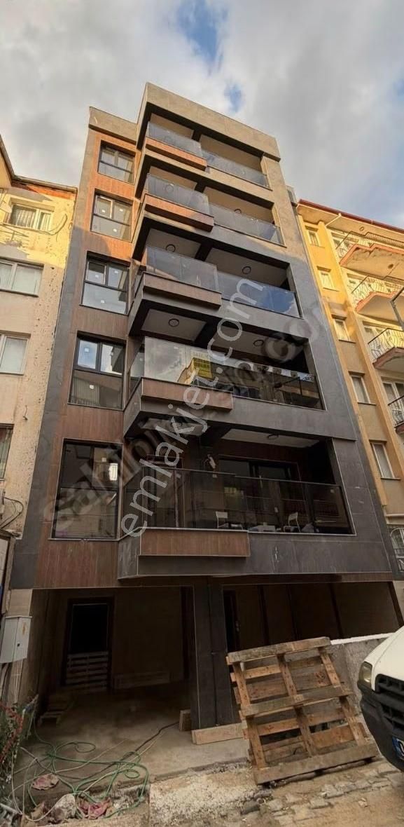 Kuşadası Ege Mahallesinde Yerden Isıtmalı Satılık Sıfır 1+1