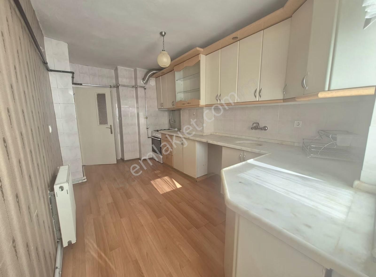 Kiralık 3+1 Geniş Daire: 140m², Önü Açık, Merkezi Konumda - Görsel 5