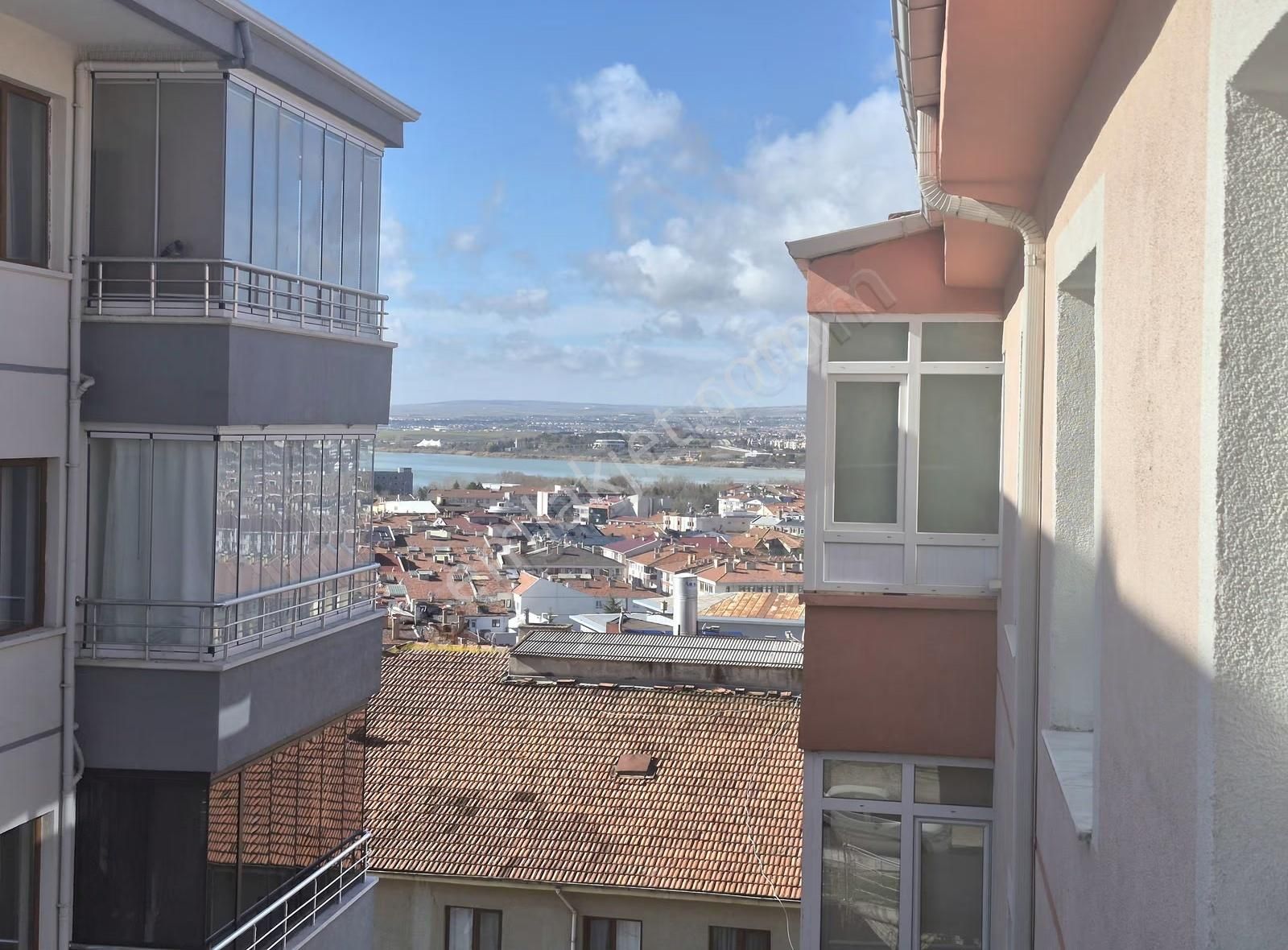 Kiralık 3+1 Geniş Daire: 140m², Önü Açık, Merkezi Konumda - Görsel 14