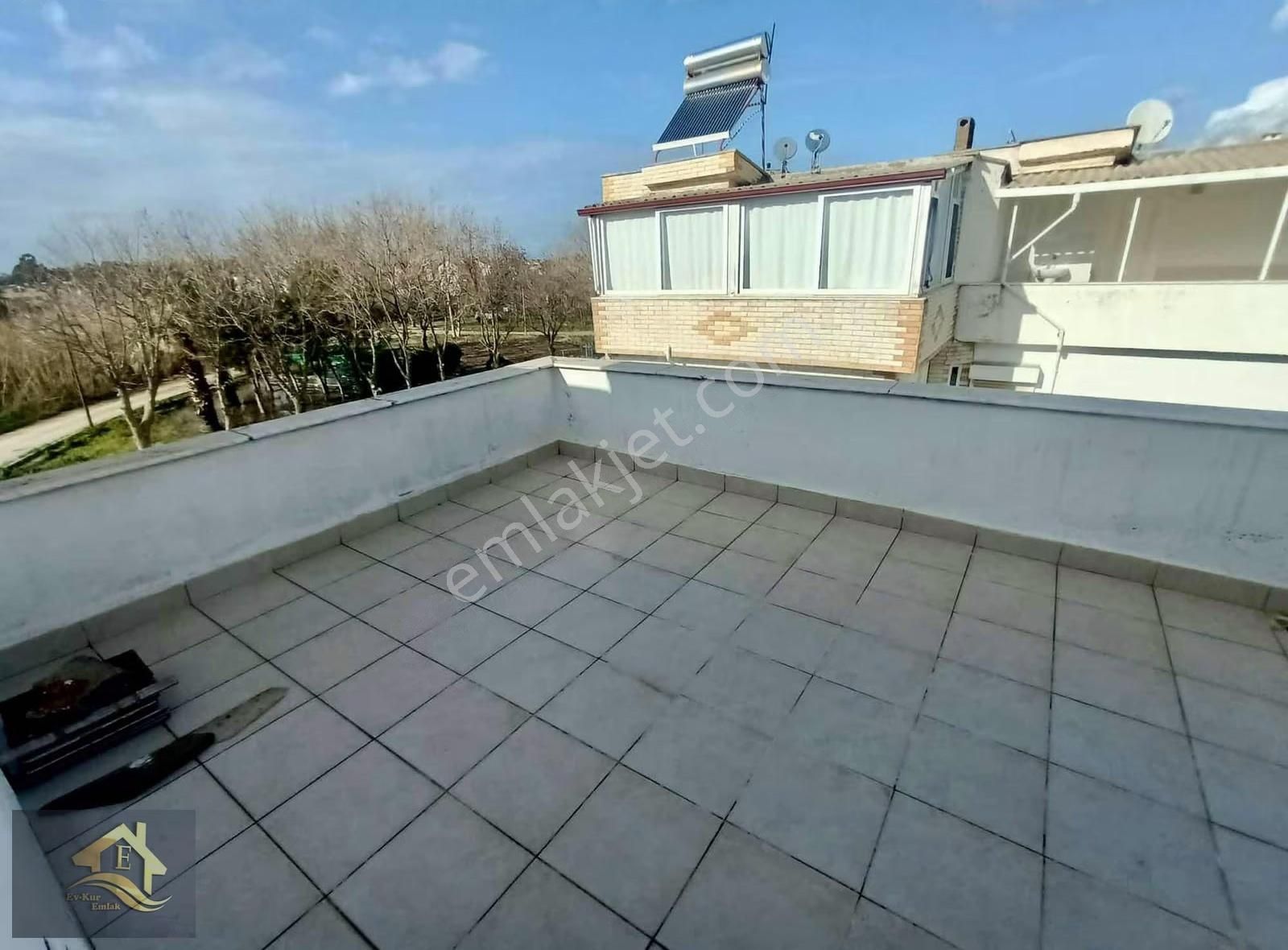 Kuşadası Davutlar'da Havuzlu Sitede Satılık 4+1 Tripleks Yazlık - Görsel 12