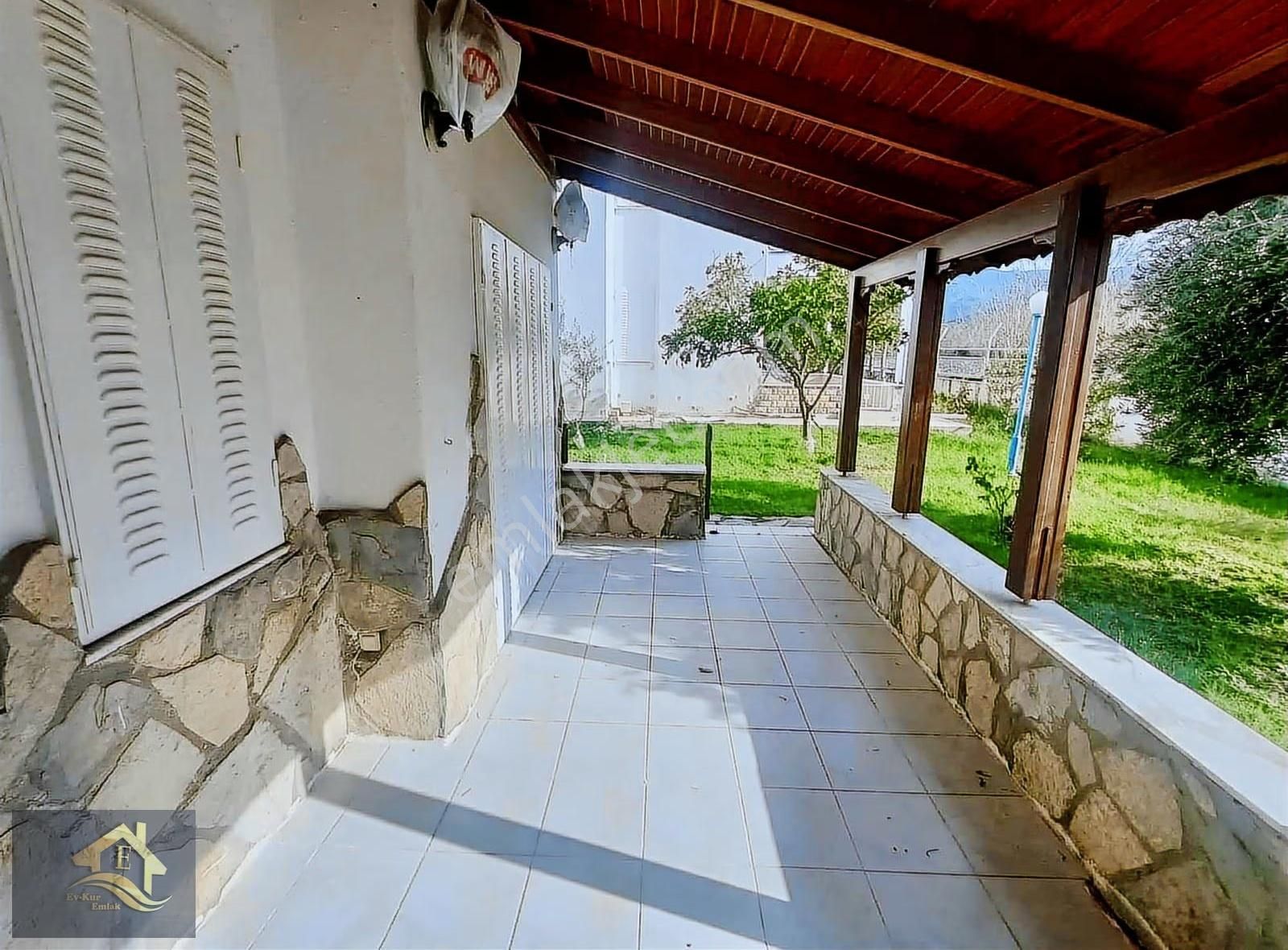 Kuşadası Davutlar'da Havuzlu Sitede Satılık 4+1 Tripleks Yazlık - Görsel 18