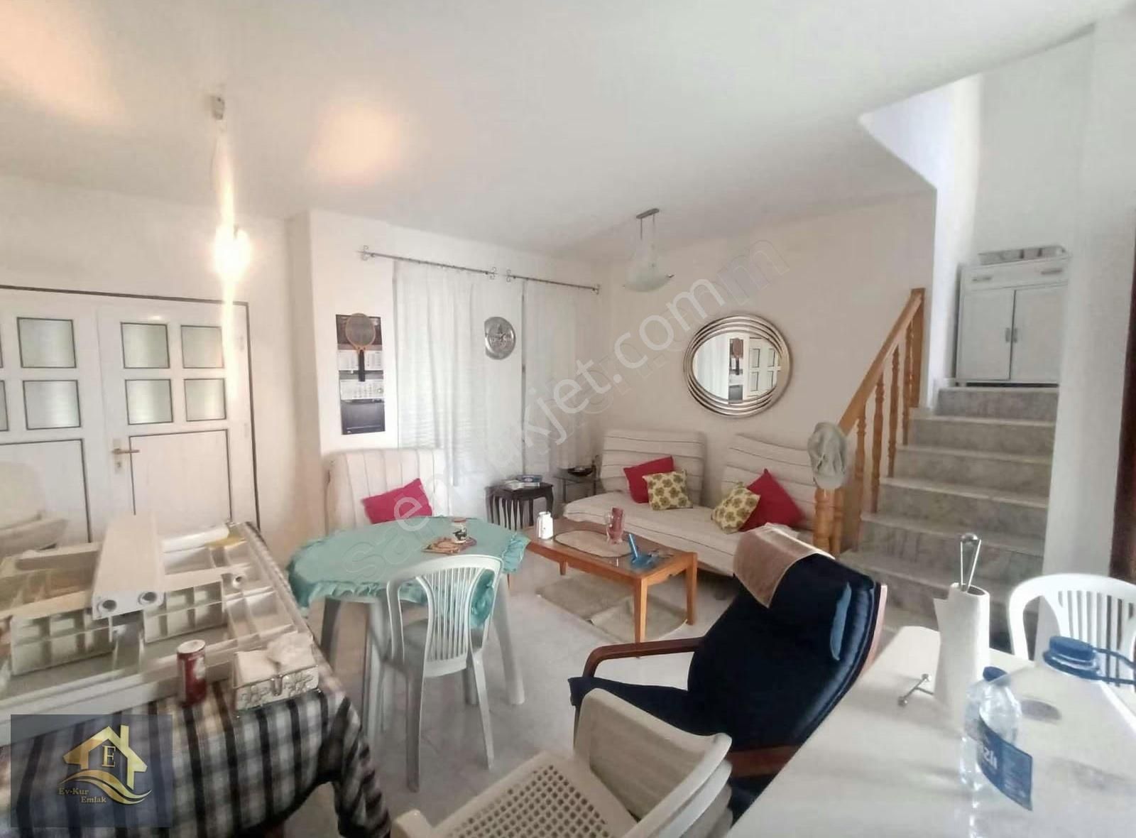 Kuşadası Davutlar'da Havuzlu Sitede Satılık 4+1 Tripleks Yazlık - Görsel 9