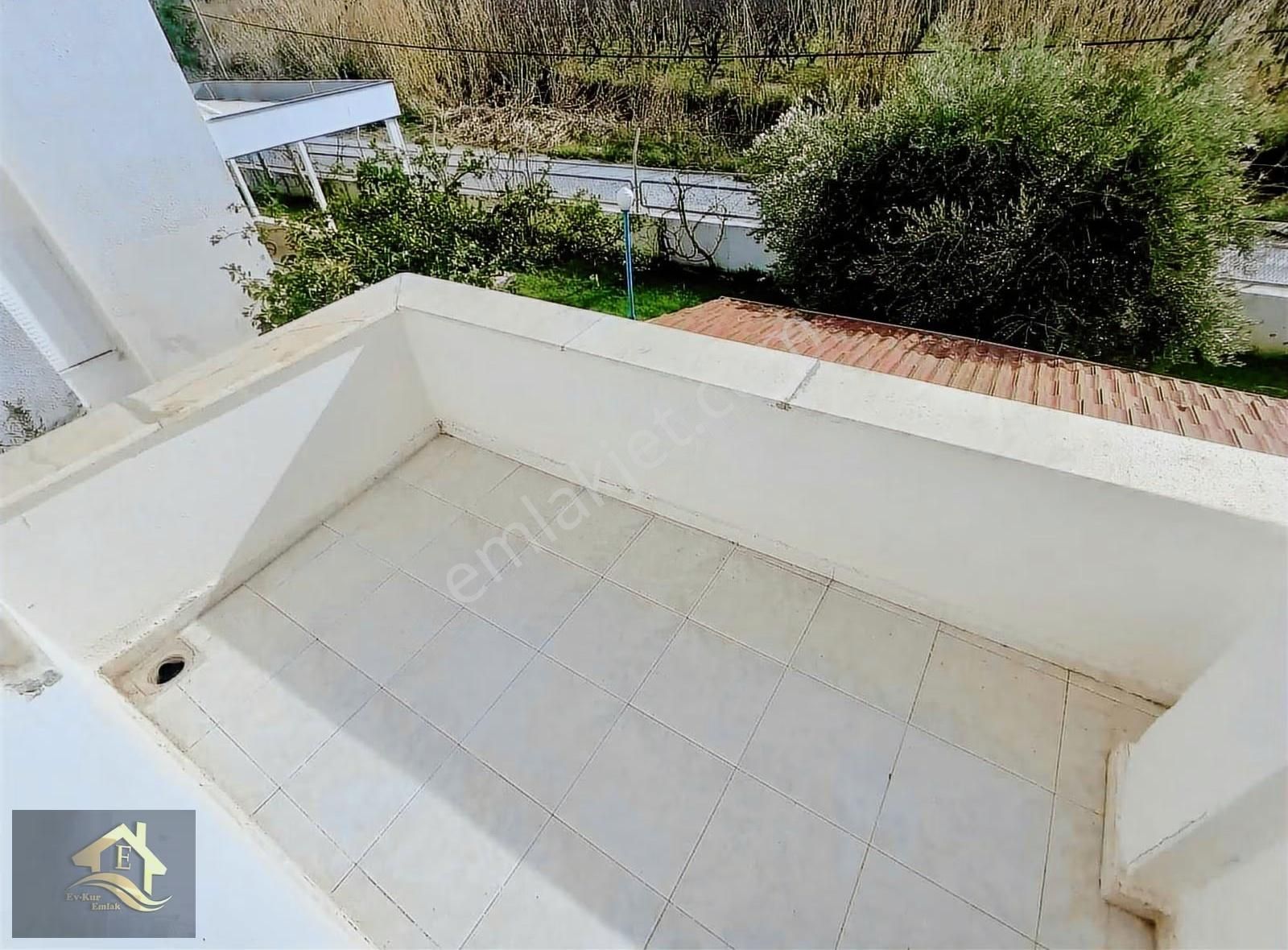 Kuşadası Davutlar'da Havuzlu Sitede Satılık 4+1 Tripleks Yazlık - Görsel 17