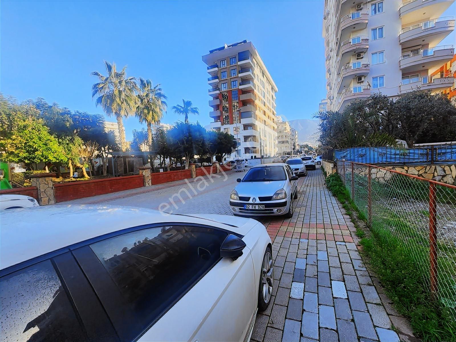 Mahmutlar Merkez Konumda Denize 100 M Kiralık 2+1 Ayrı Mutfak - Görsel 7